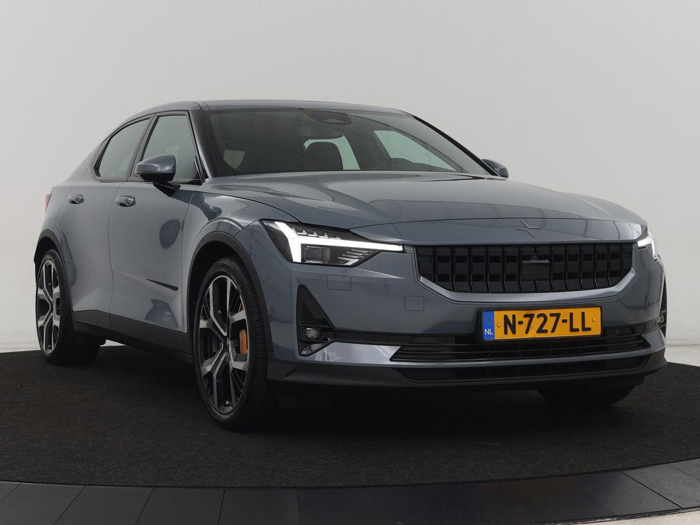 Polestar 2 Long Range Dual Motor Launch Edition 78kWh | Panoramadak | Trekhaak | 360 Camera | Achterbankverwarming | Adaptive cruise | Carplay | Camera | Stoelverwarming | Keyless