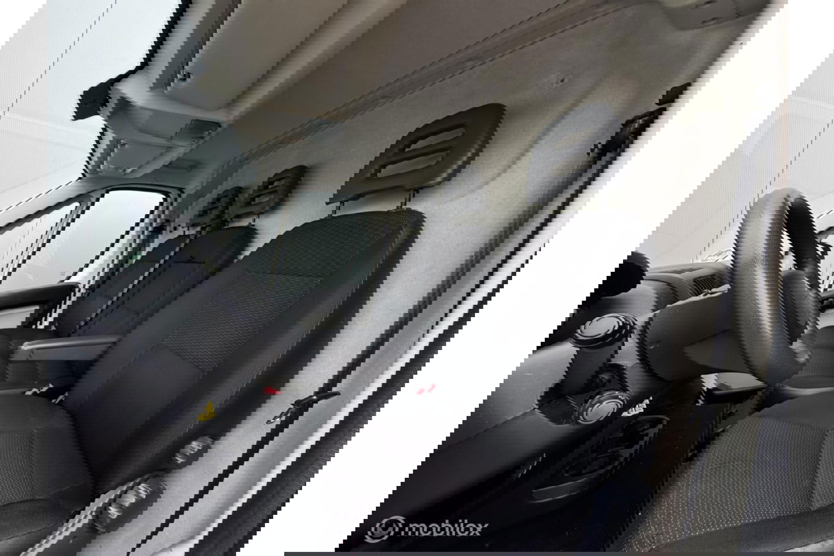 Peugeot Boxer Bestel 335 2.0 BlueHDI L3H2 Pro | Camera | Camper | Trekhaak | Airco | Cruise | Mistlampen |