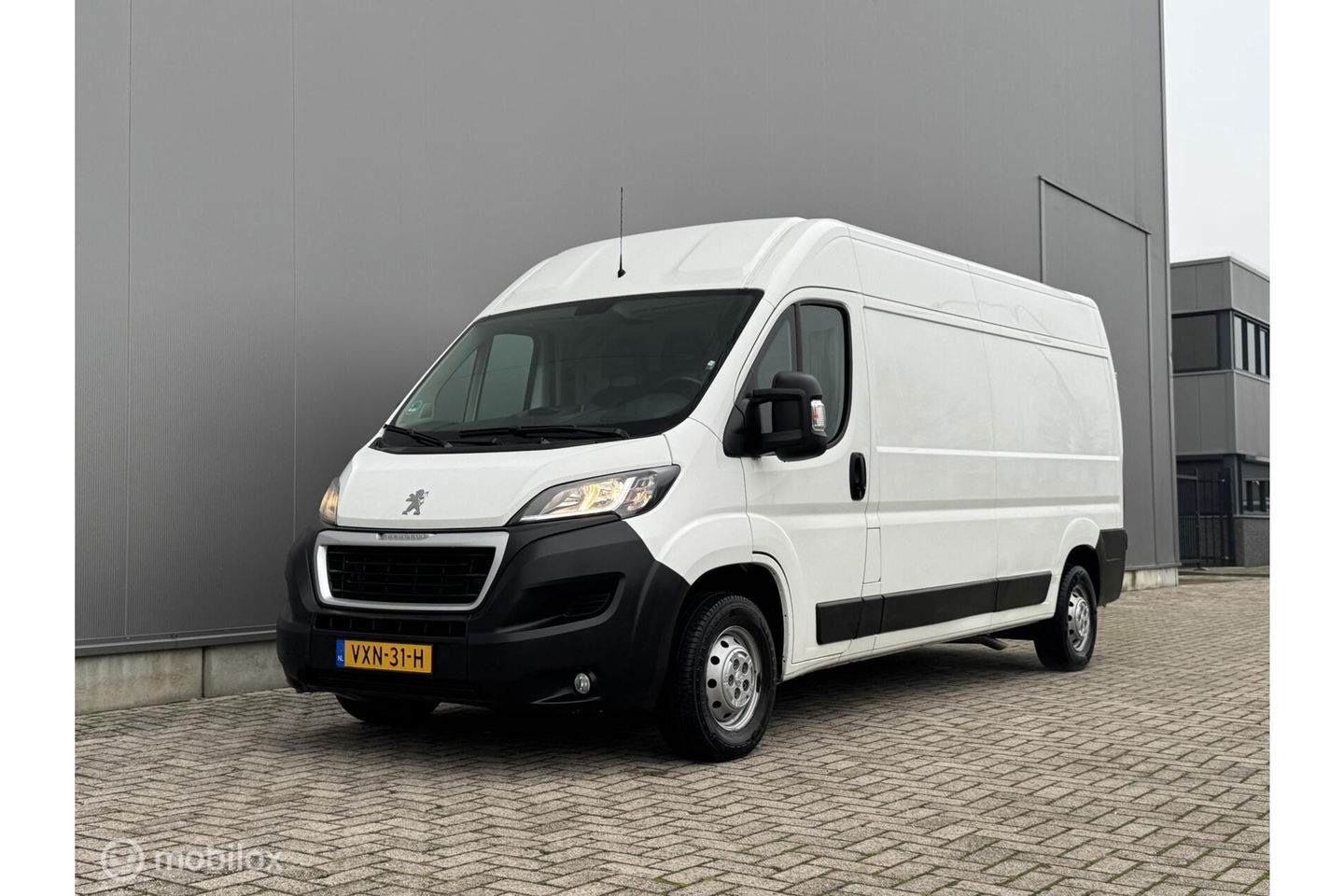 Peugeot Boxer Bestel 335 2.0 BlueHDI L3H2 Pro | Camera | Camper | Trekhaak | Airco | Cruise | Mistlampen |