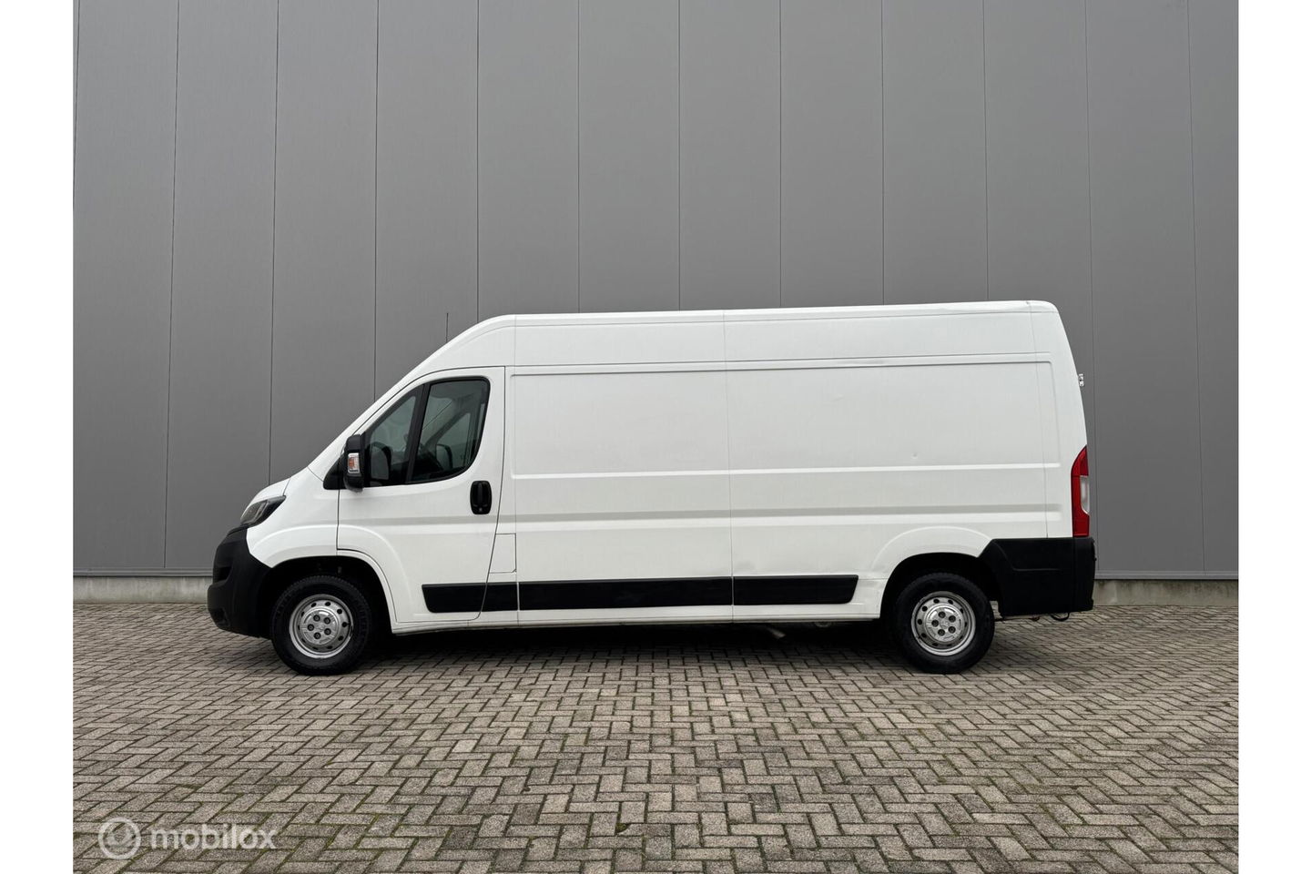 Peugeot Boxer Bestel 335 2.0 BlueHDI L3H2 Pro | Camera | Camper | Trekhaak | Airco | Cruise | Mistlampen |