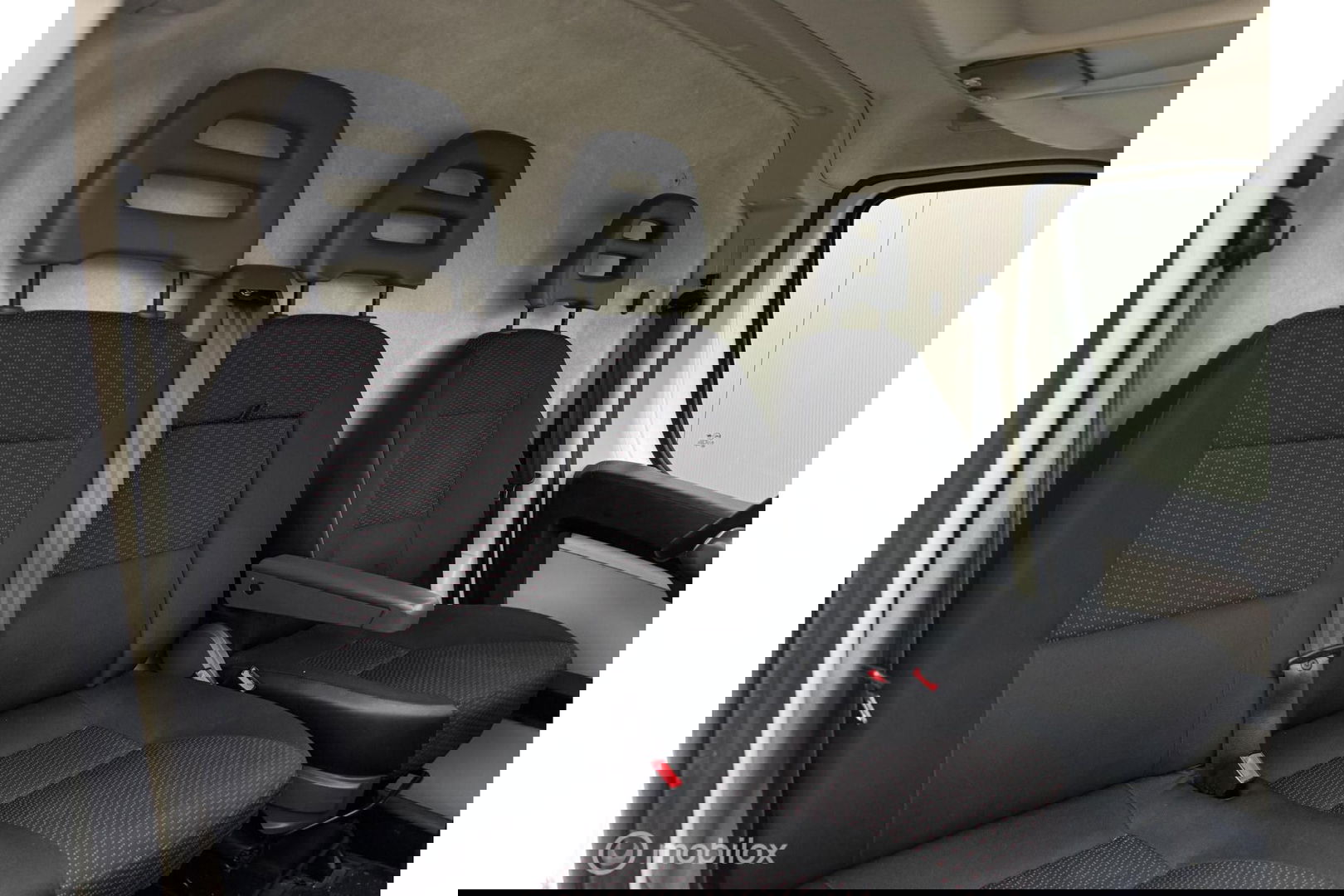 Peugeot Boxer Bestel 335 2.0 BlueHDI L3H2 Pro | Camera | Camper | Trekhaak | Airco | Cruise | Mistlampen |