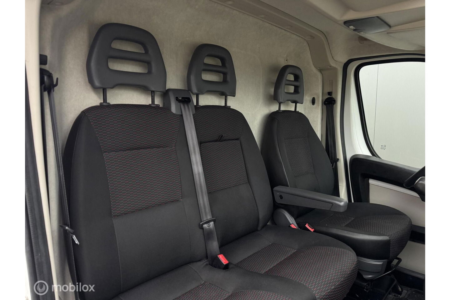 Peugeot Boxer Bestel 335 2.0 BlueHDI L3H2 Pro | Camera | Camper | Trekhaak | Airco | Cruise | Mistlampen |