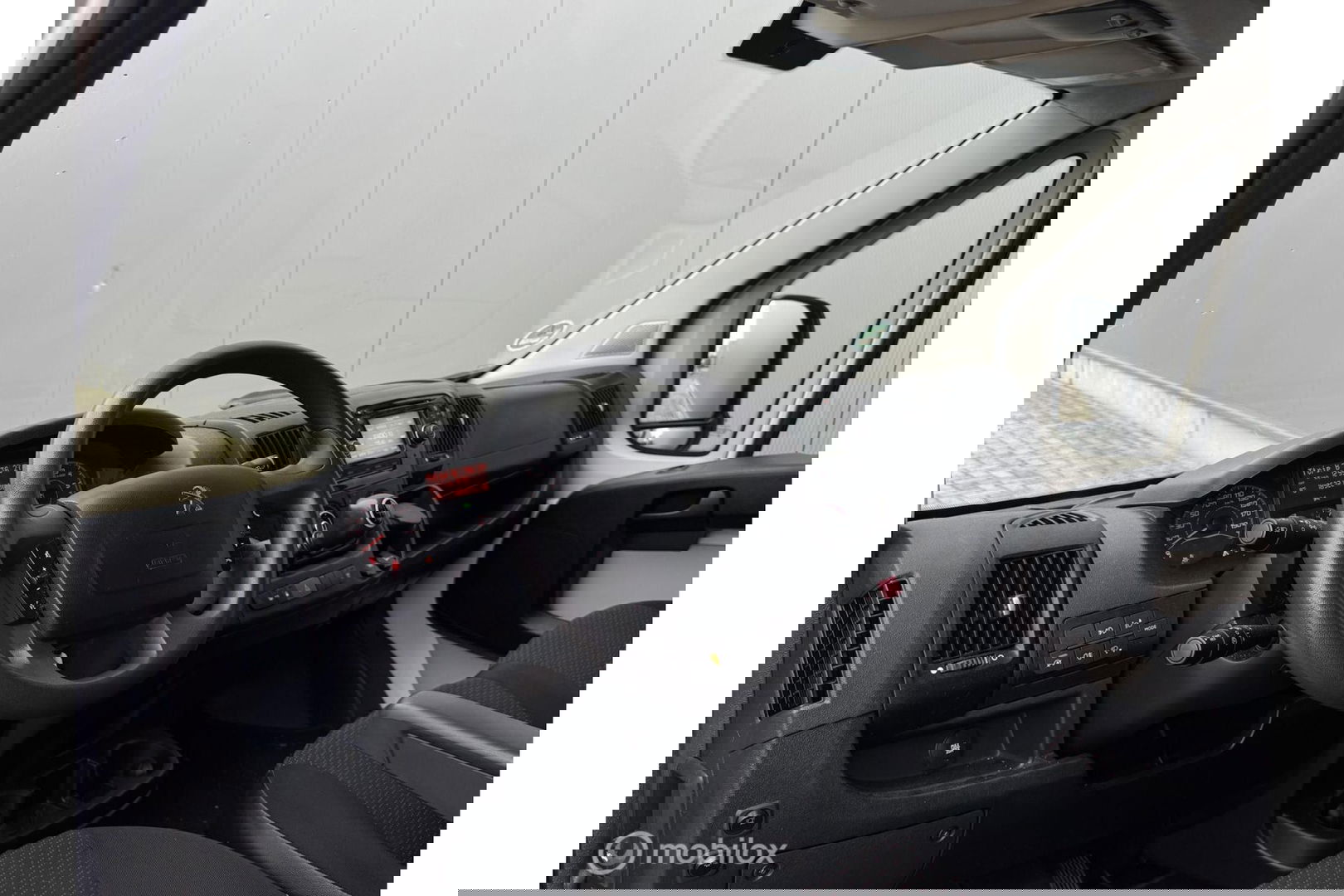 Peugeot Boxer Bestel 335 2.0 BlueHDI L3H2 Pro | Camera | Camper | Trekhaak | Airco | Cruise | Mistlampen |