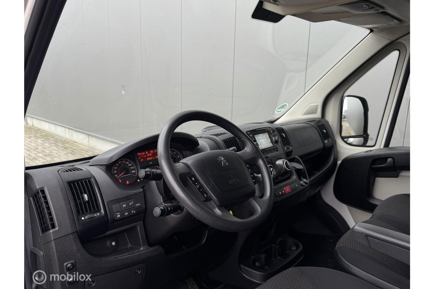 Peugeot Boxer Bestel 335 2.0 BlueHDI L3H2 Pro | Camera | Camper | Trekhaak | Airco | Cruise | Mistlampen |