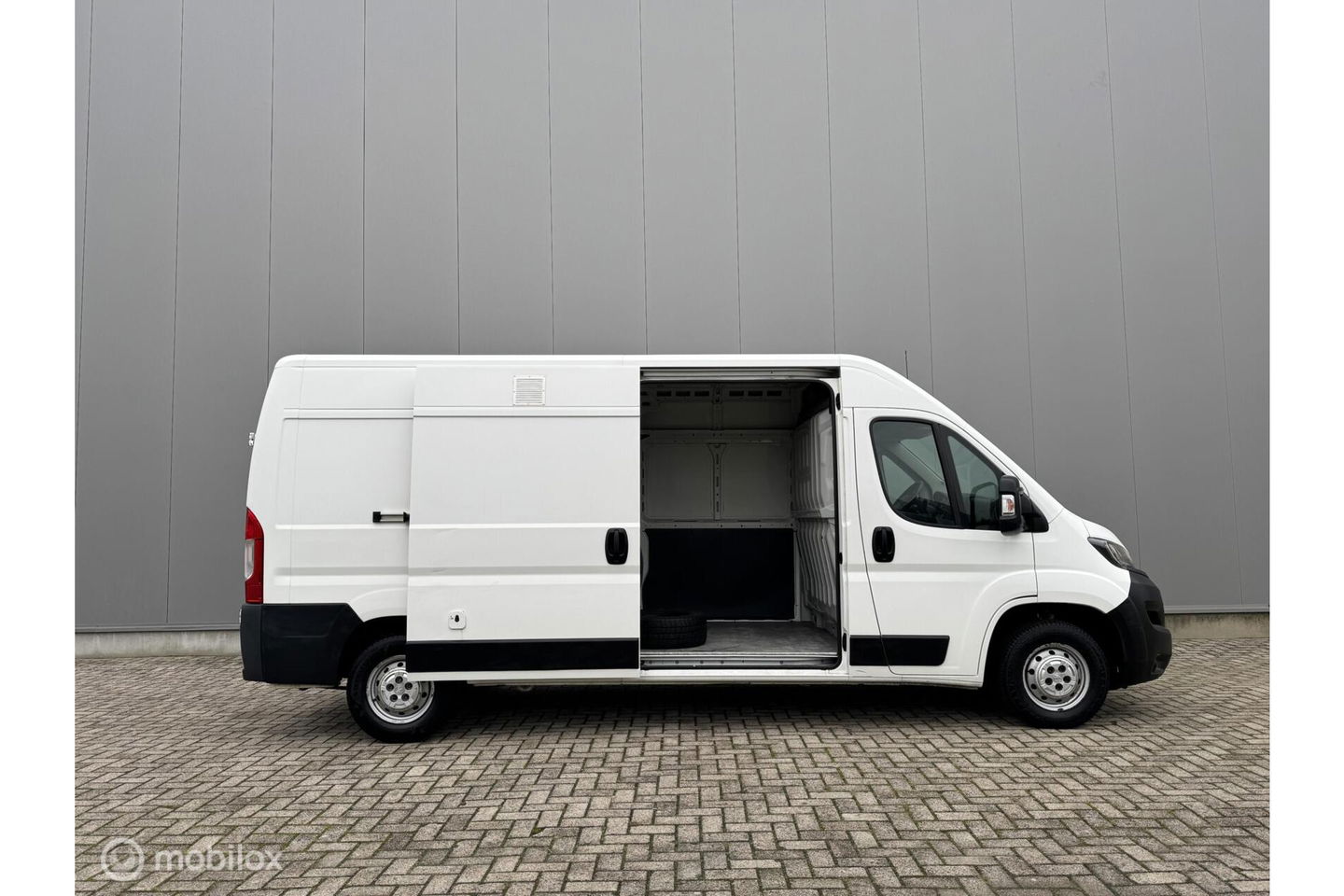 Peugeot Boxer Bestel 335 2.0 BlueHDI L3H2 Pro | Camera | Camper | Trekhaak | Airco | Cruise | Mistlampen |