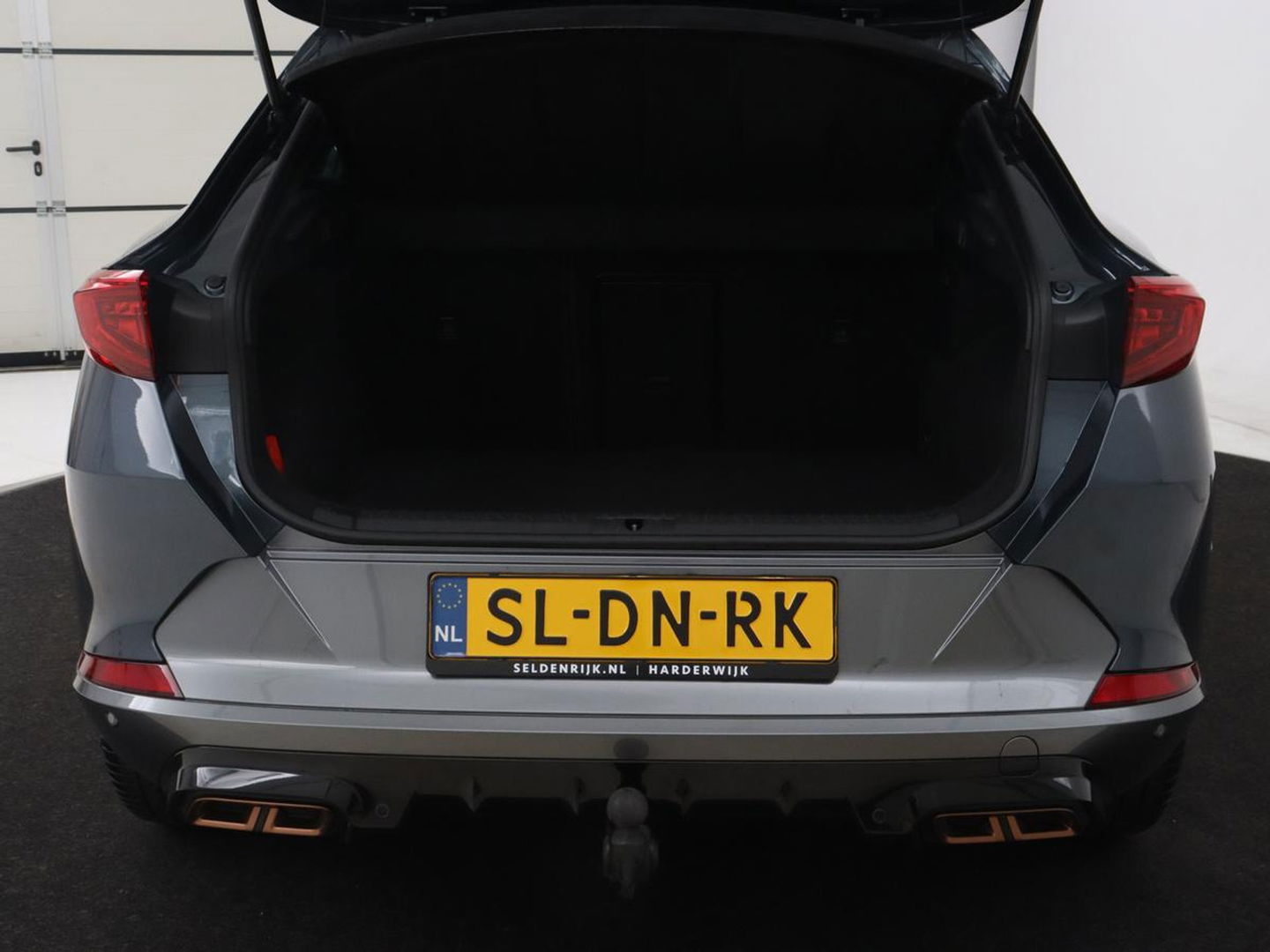 CUPRA Formentor 1.4 eHybrid VZ | 245pk | Trekhaak | Leder | Stoelverwarming | Camera | Carplay | Adaptive cruise | Memory | Keyless | 19'' | Full LED | Sportstoelen | PHEV | Plug In