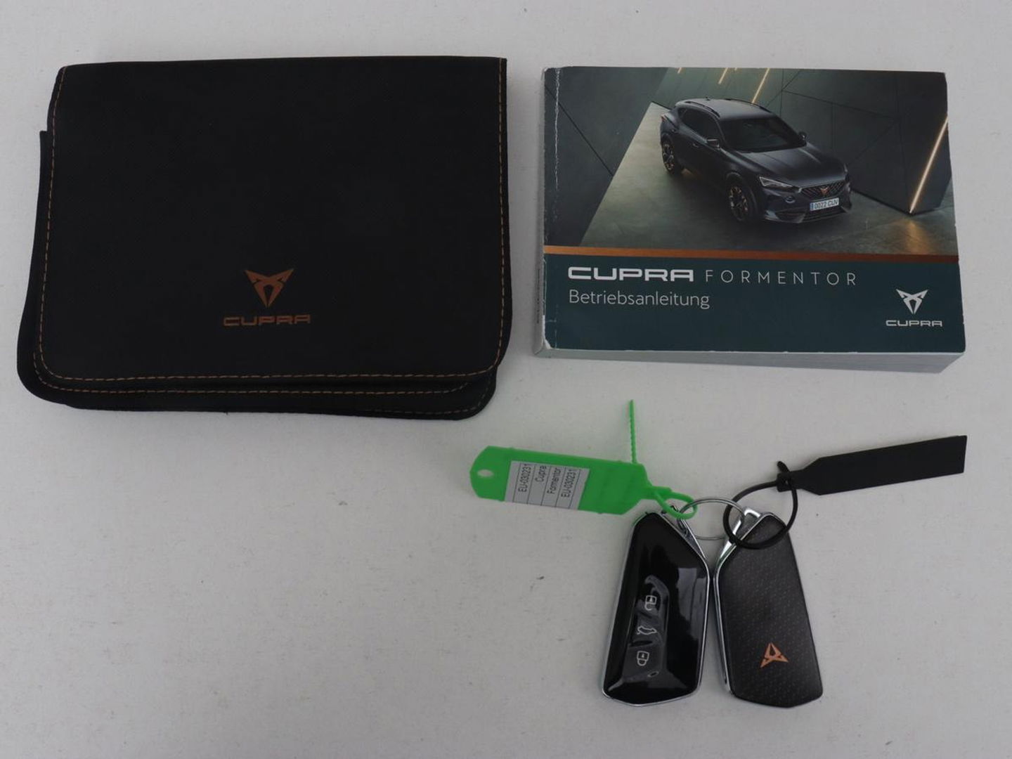 CUPRA Formentor 1.4 eHybrid VZ | 245pk | Trekhaak | Leder | Stoelverwarming | Camera | Carplay | Adaptive cruise | Memory | Keyless | 19'' | Full LED | Sportstoelen | PHEV | Plug In