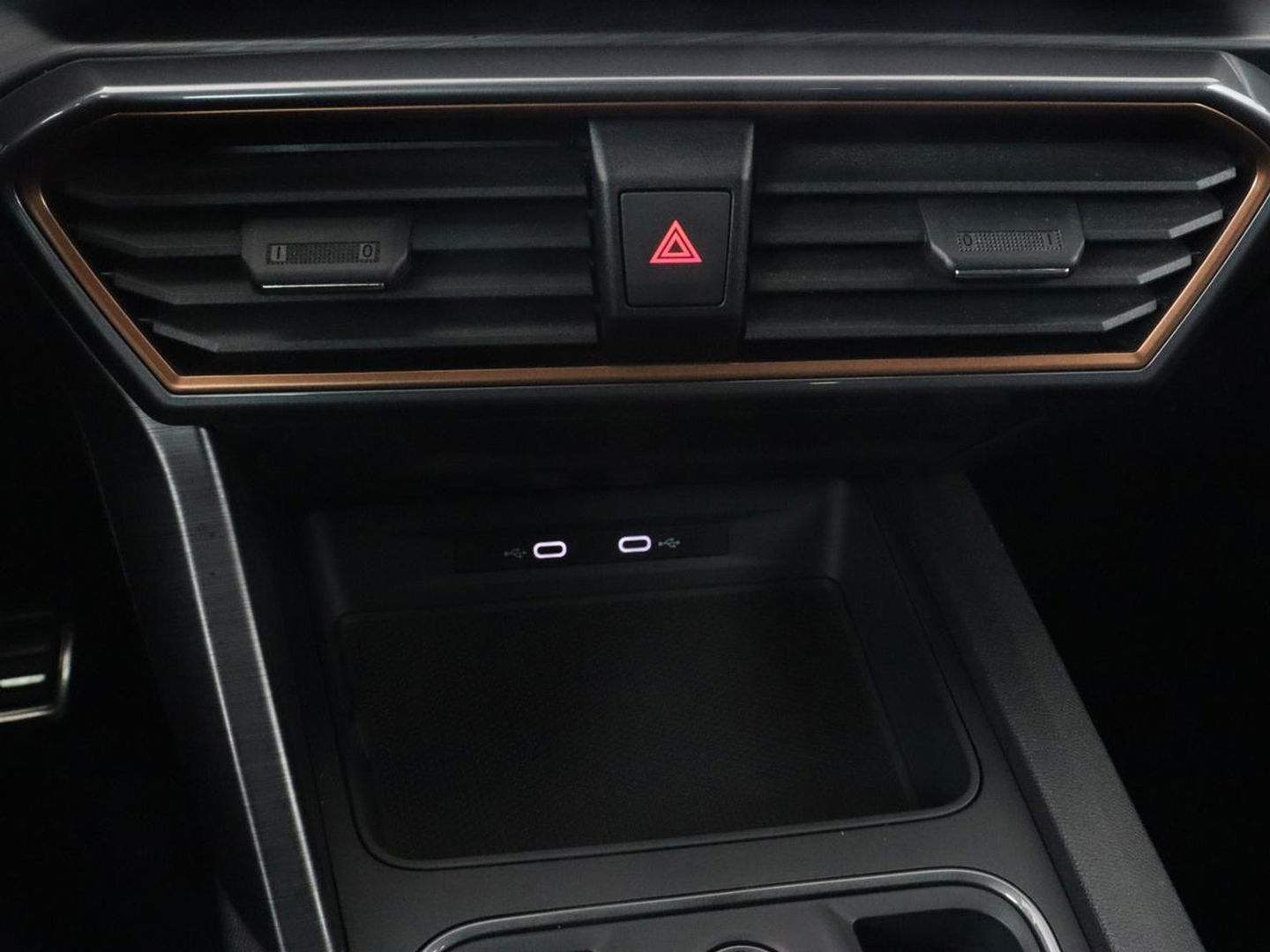 CUPRA Formentor 1.4 eHybrid VZ | 245pk | Trekhaak | Leder | Stoelverwarming | Camera | Carplay | Adaptive cruise | Memory | Keyless | 19'' | Full LED | Sportstoelen | PHEV | Plug In