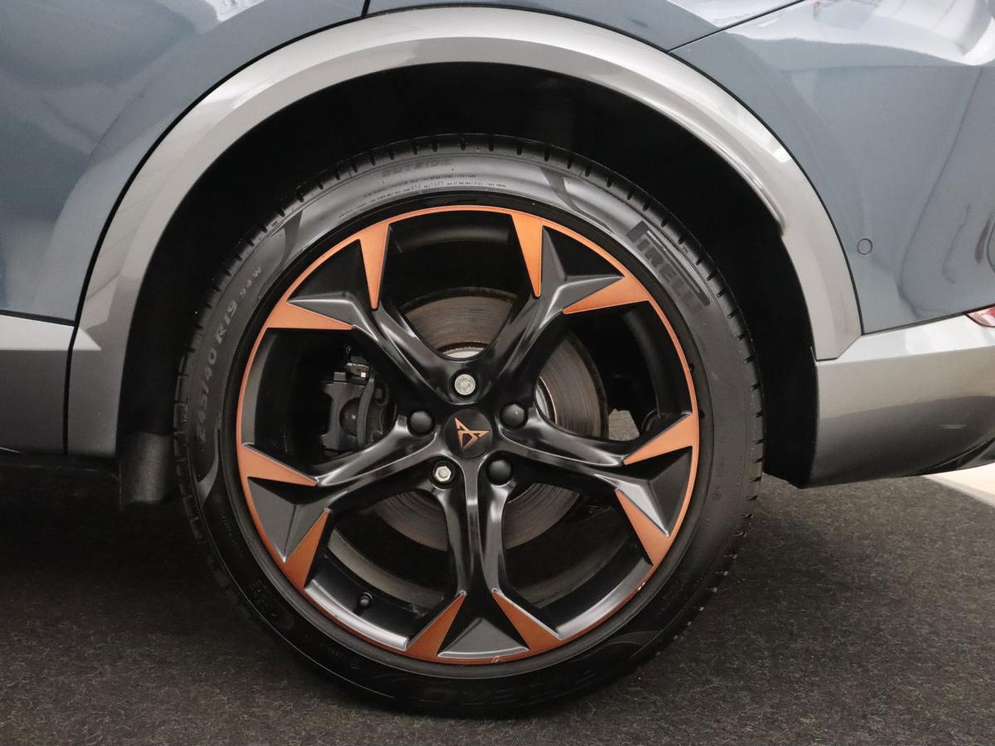 CUPRA Formentor 1.4 eHybrid VZ | 245pk | Trekhaak | Leder | Stoelverwarming | Camera | Carplay | Adaptive cruise | Memory | Keyless | 19'' | Full LED | Sportstoelen | PHEV | Plug In