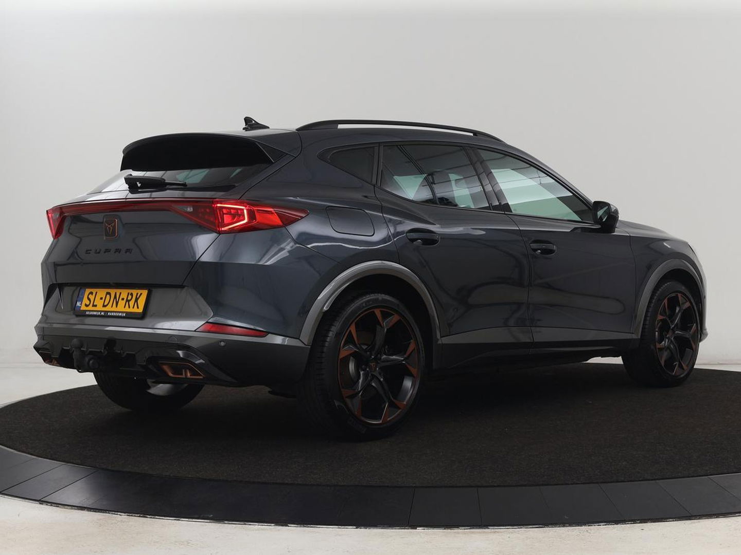 CUPRA Formentor 1.4 eHybrid VZ | 245pk | Trekhaak | Leder | Stoelverwarming | Camera | Carplay | Adaptive cruise | Memory | Keyless | 19'' | Full LED | Sportstoelen | PHEV | Plug In