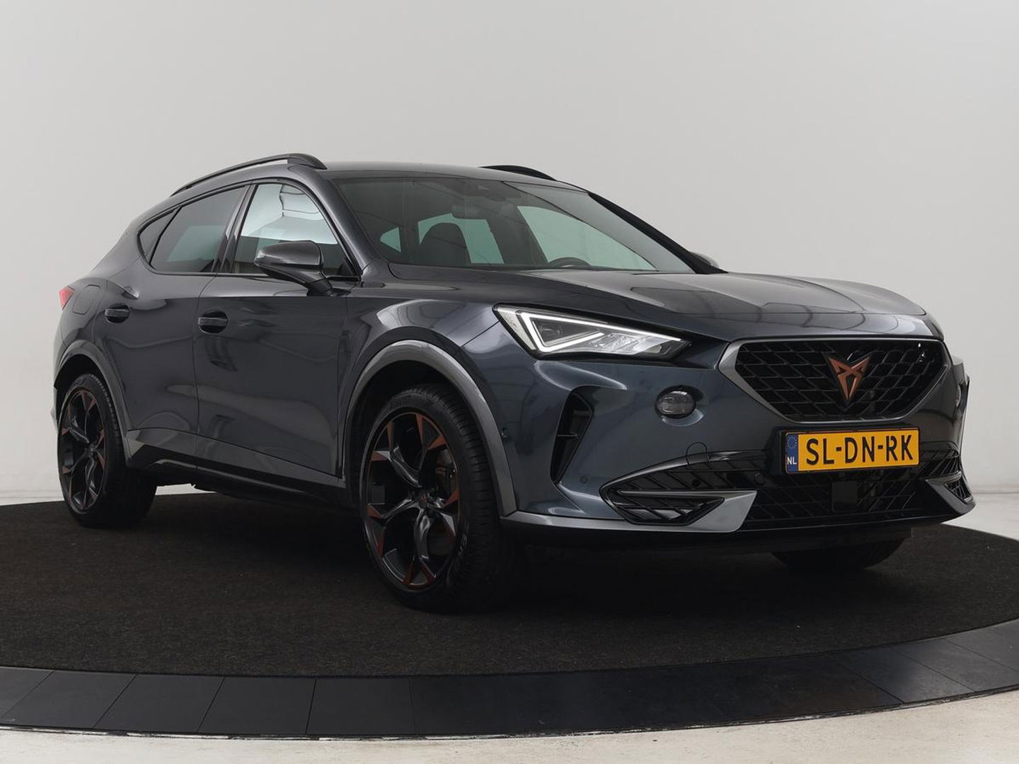CUPRA Formentor 1.4 eHybrid VZ | 245pk | Trekhaak | Leder | Stoelverwarming | Camera | Carplay | Adaptive cruise | Memory | Keyless | 19'' | Full LED | Sportstoelen | PHEV | Plug In