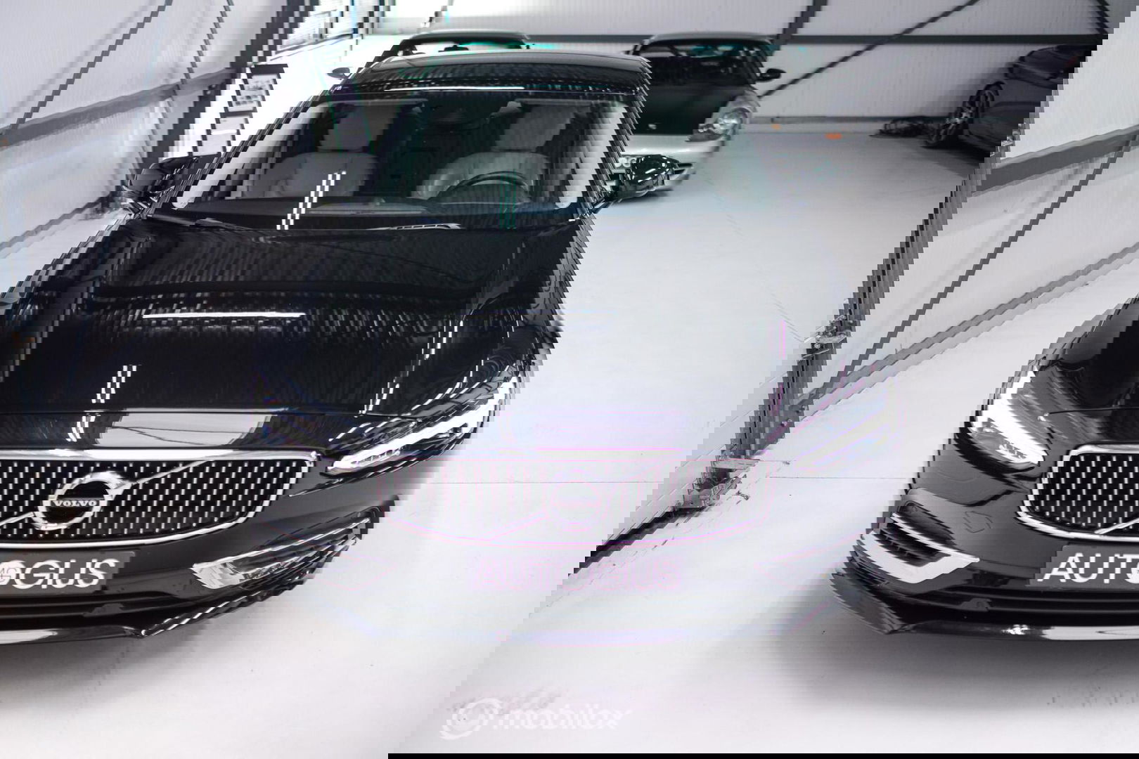 Volvo S90 2.0 T8 AWD Inscription | Luchtvering | B&W audio | Stoelkoeling | Trekhaak | NL auto NAP | 20 inch | Massage | rijklaar |