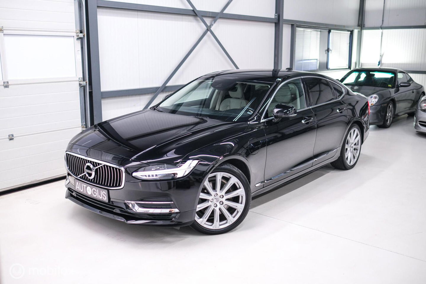 Volvo S90 2.0 T8 AWD Inscription | Luchtvering | B&W audio | Stoelkoeling | Trekhaak | NL auto NAP | 20 inch | Massage | rijklaar |