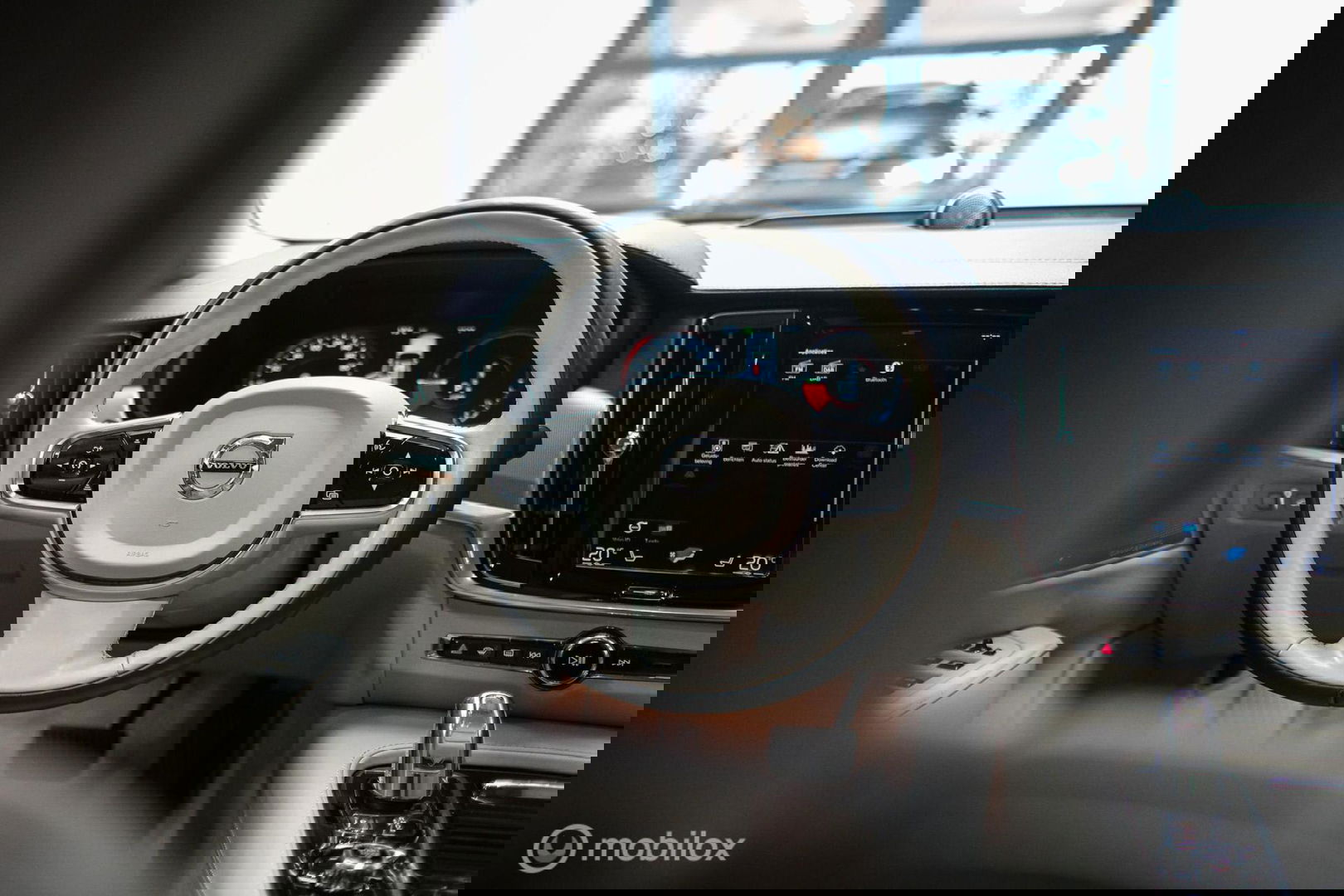 Volvo S90 2.0 T8 AWD Inscription | Luchtvering | B&W audio | Stoelkoeling | Trekhaak | NL auto NAP | 20 inch | Massage | rijklaar |