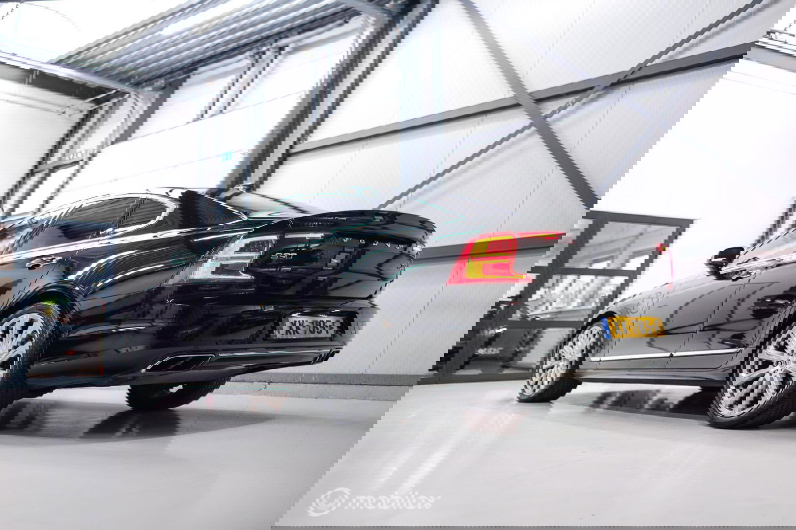 Volvo S90 2.0 T8 AWD Inscription | Luchtvering | B&W audio | Stoelkoeling | Trekhaak | NL auto NAP | 20 inch | Massage | rijklaar |