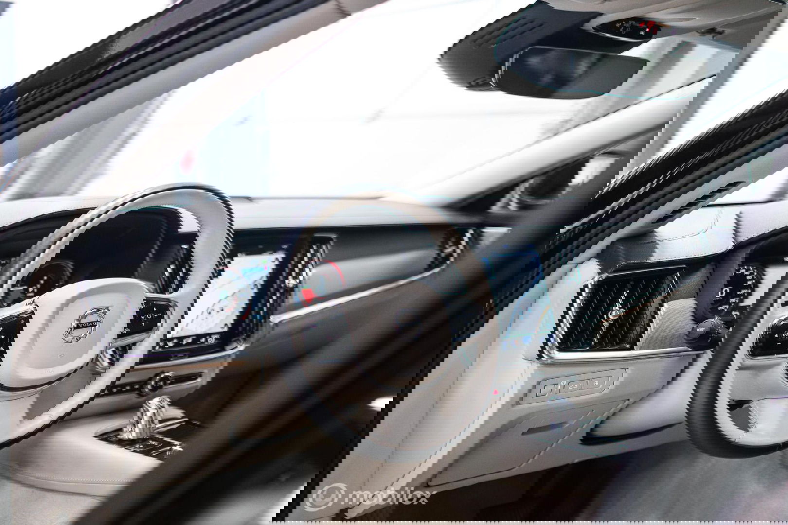 Volvo S90 2.0 T8 AWD Inscription | Luchtvering | B&W audio | Stoelkoeling | Trekhaak | NL auto NAP | 20 inch | Massage | rijklaar |