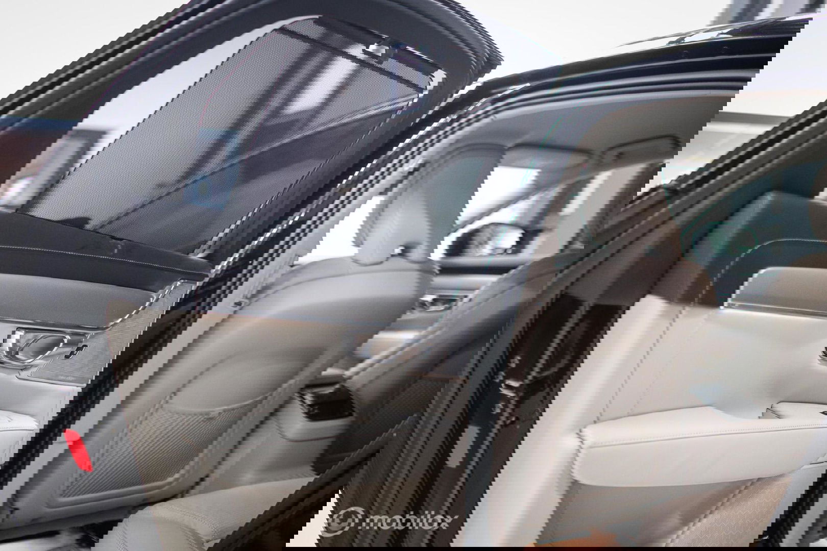 Volvo S90 2.0 T8 AWD Inscription | Luchtvering | B&W audio | Stoelkoeling | Trekhaak | NL auto NAP | 20 inch | Massage | rijklaar |