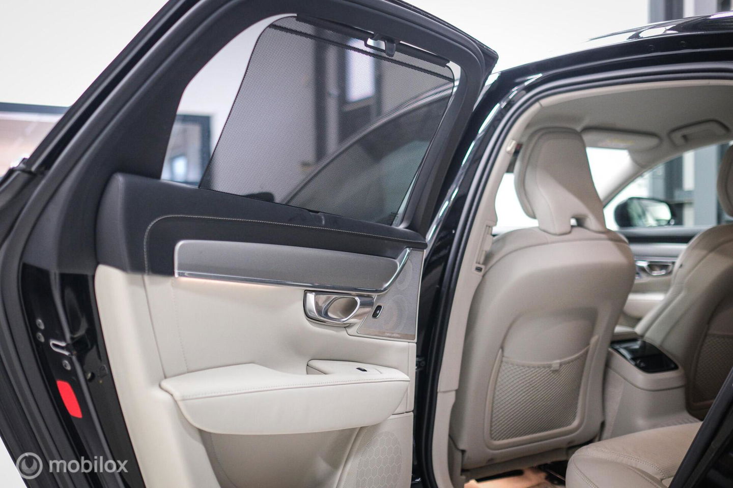 Volvo S90 2.0 T8 AWD Inscription | Luchtvering | B&W audio | Stoelkoeling | Trekhaak | NL auto NAP | 20 inch | Massage | rijklaar |