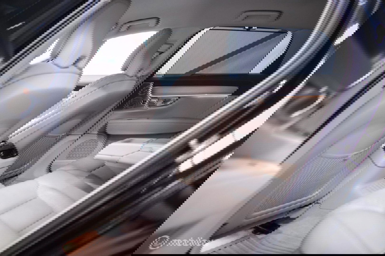 Volvo S90 2.0 T8 AWD Inscription | Luchtvering | B&W audio | Stoelkoeling | Trekhaak | NL auto NAP | 20 inch | Massage | rijklaar |