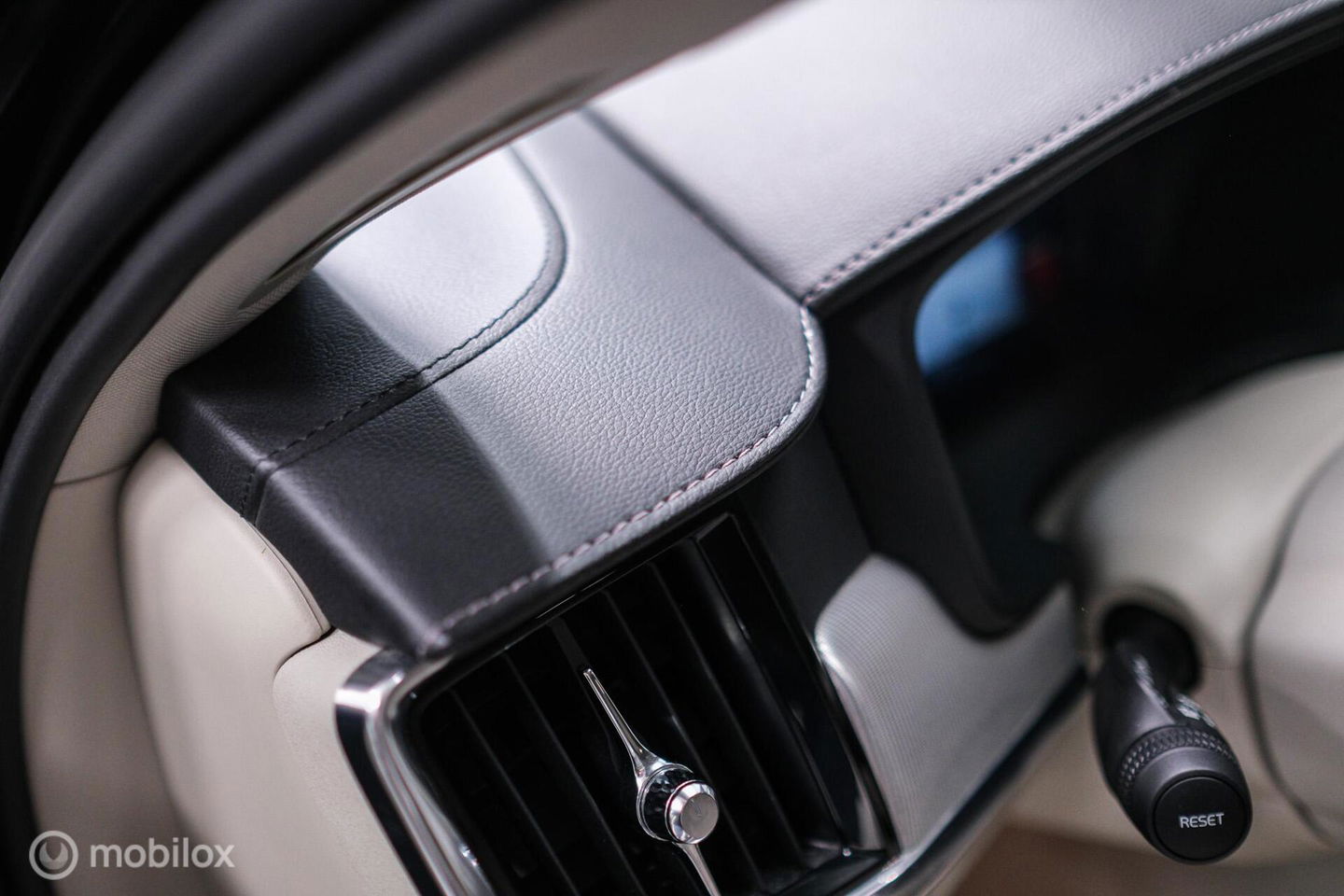 Volvo S90 2.0 T8 AWD Inscription | Luchtvering | B&W audio | Stoelkoeling | Trekhaak | NL auto NAP | 20 inch | Massage | rijklaar |