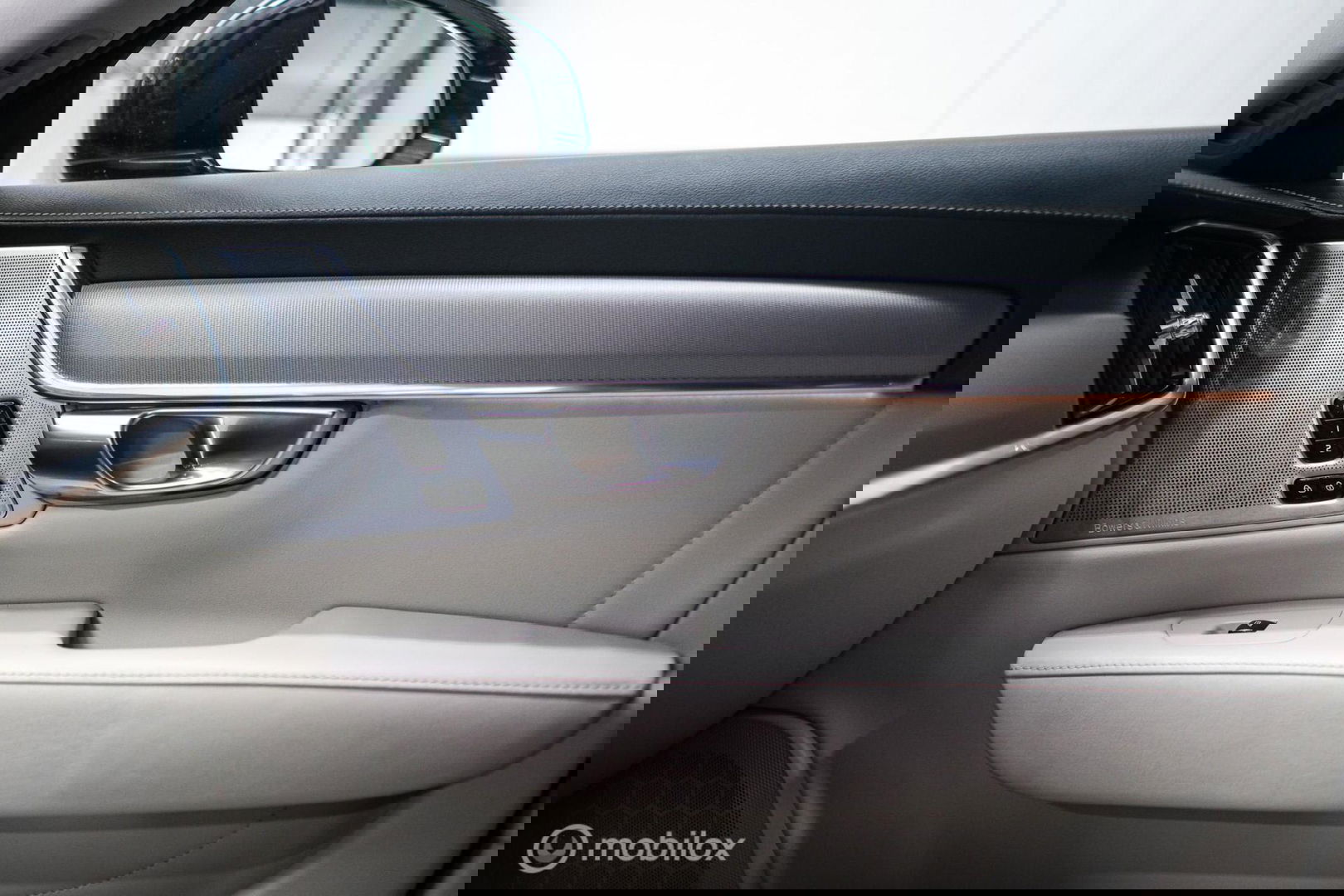 Volvo S90 2.0 T8 AWD Inscription | Luchtvering | B&W audio | Stoelkoeling | Trekhaak | NL auto NAP | 20 inch | Massage | rijklaar |