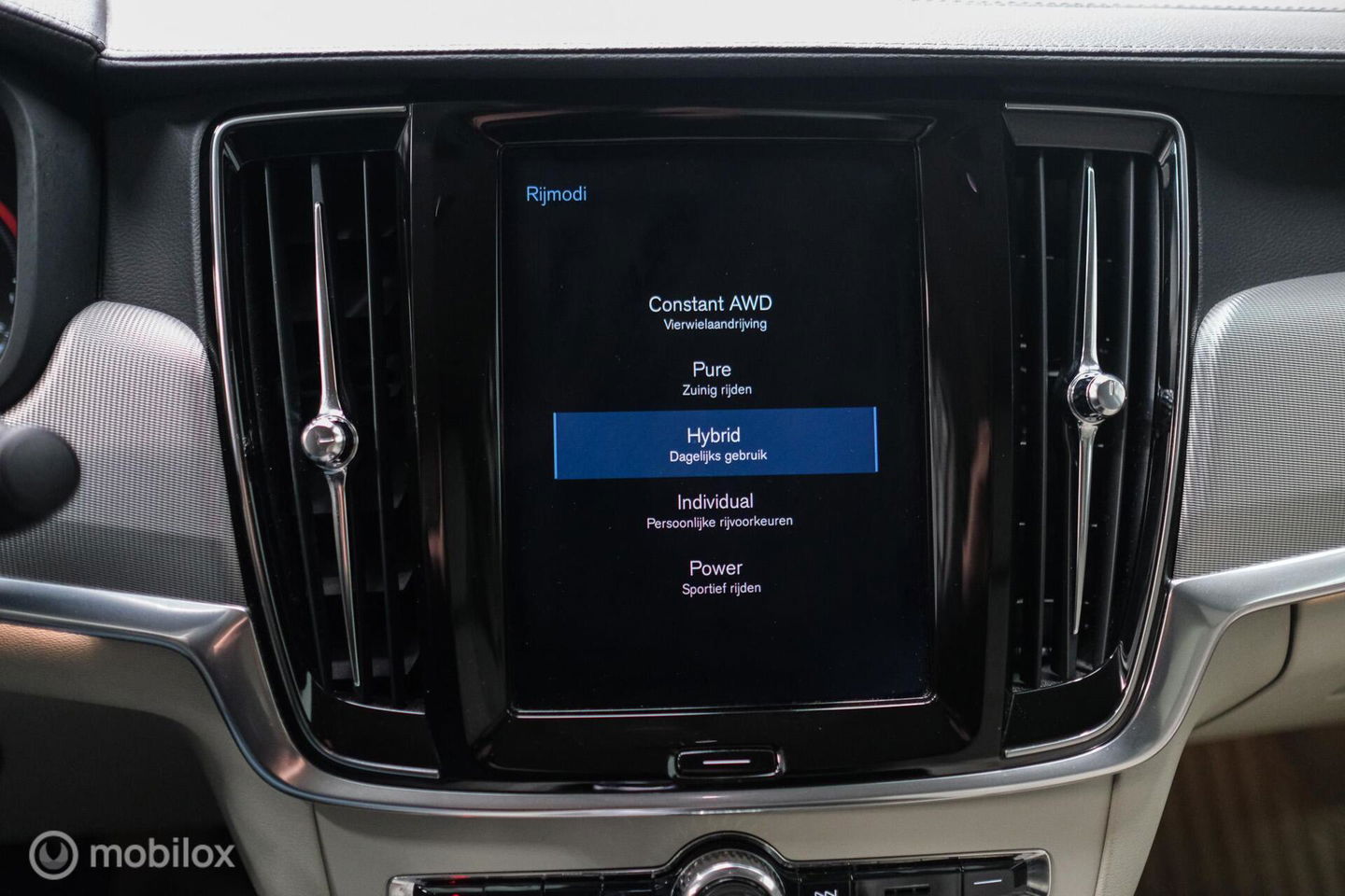 Volvo S90 2.0 T8 AWD Inscription | Luchtvering | B&W audio | Stoelkoeling | Trekhaak | NL auto NAP | 20 inch | Massage | rijklaar |