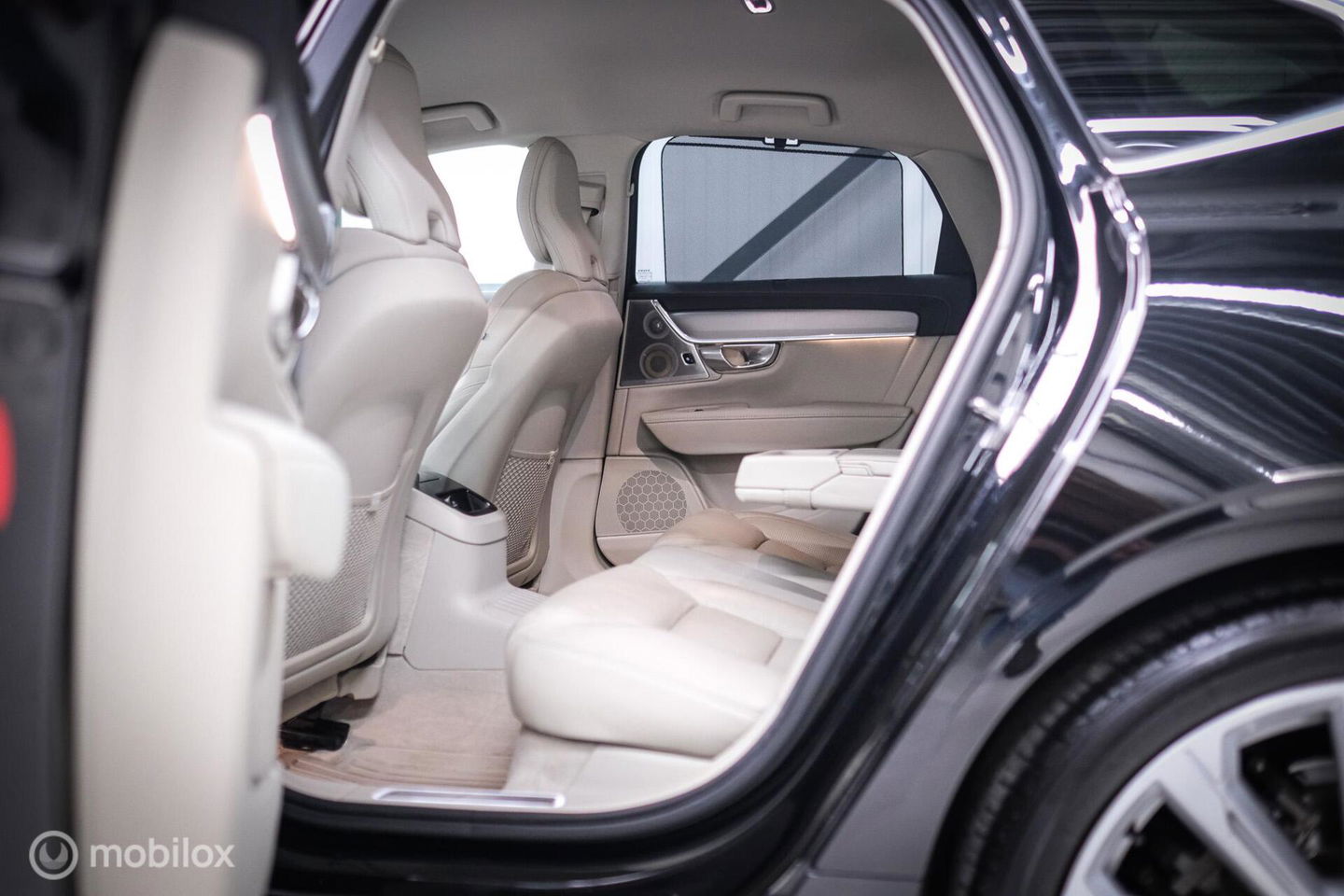 Volvo S90 2.0 T8 AWD Inscription | Luchtvering | B&W audio | Stoelkoeling | Trekhaak | NL auto NAP | 20 inch | Massage | rijklaar |