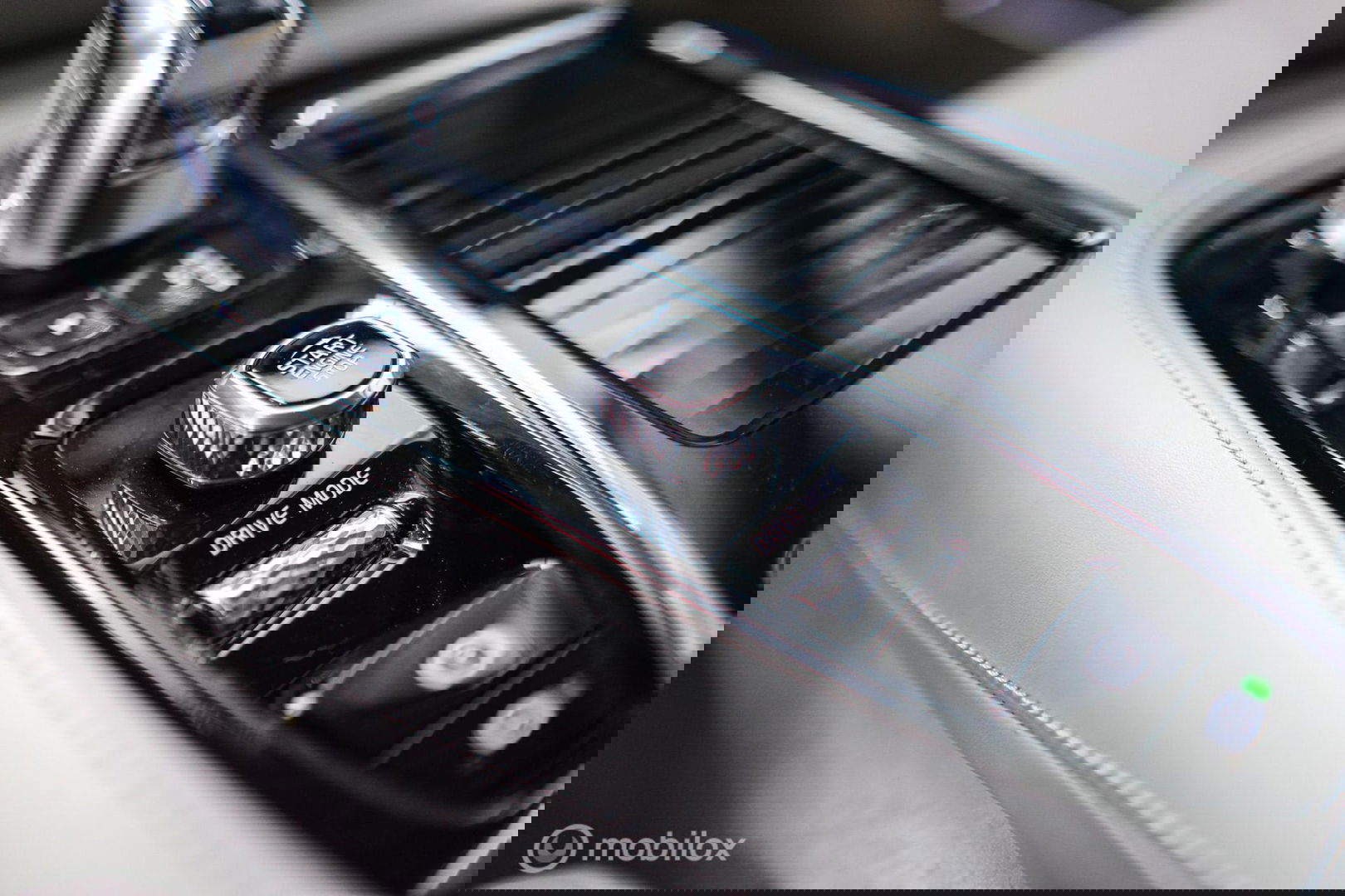 Volvo S90 2.0 T8 AWD Inscription | Luchtvering | B&W audio | Stoelkoeling | Trekhaak | NL auto NAP | 20 inch | Massage | rijklaar |