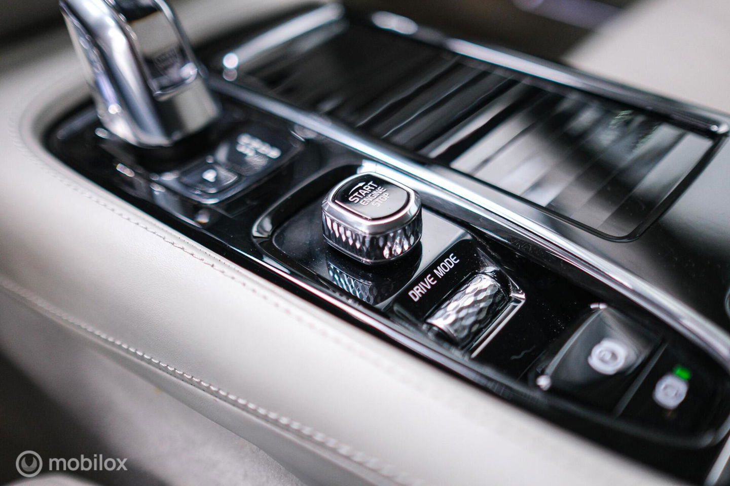 Volvo S90 2.0 T8 AWD Inscription | Luchtvering | B&W audio | Stoelkoeling | Trekhaak | NL auto NAP | 20 inch | Massage | rijklaar |