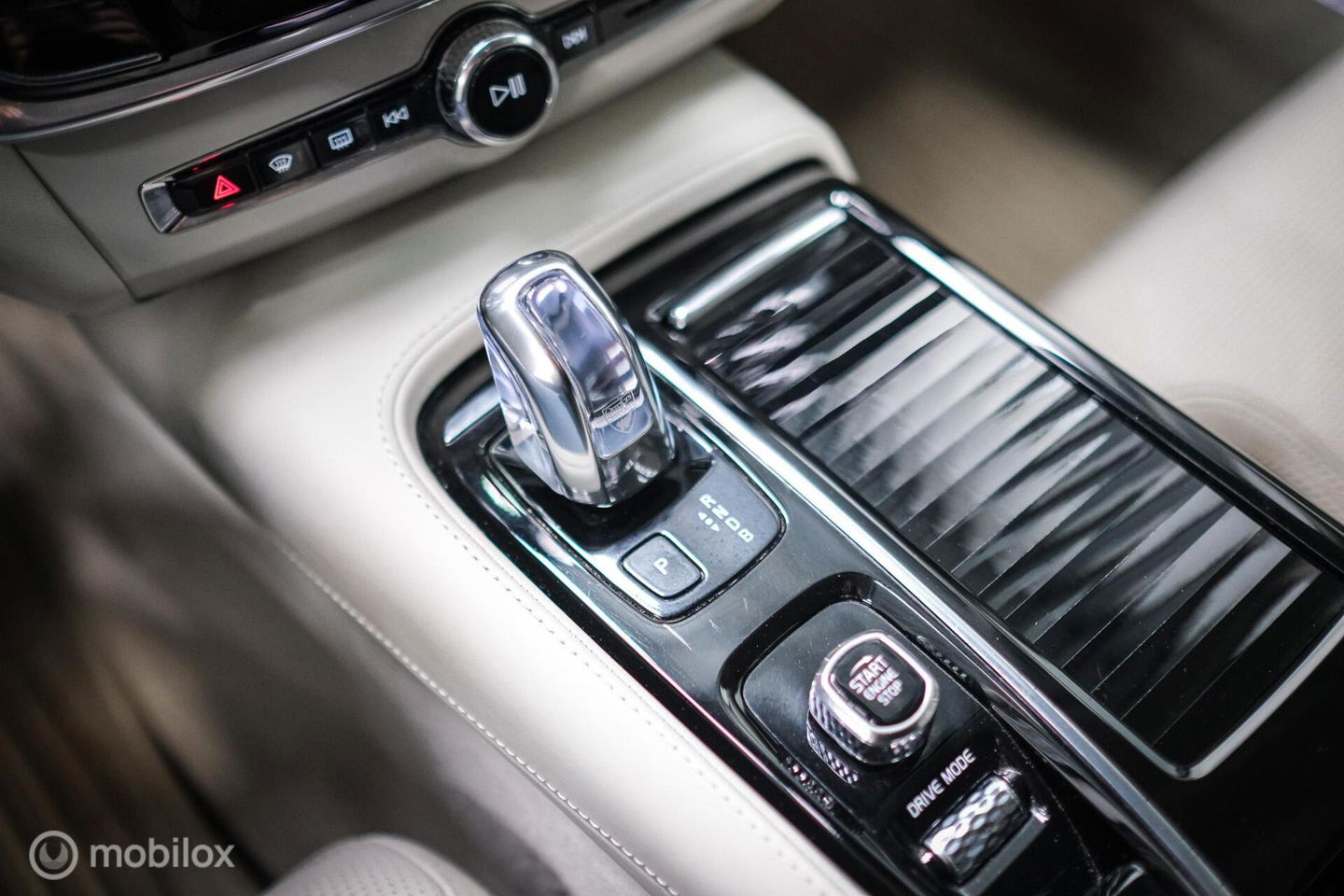 Volvo S90 2.0 T8 AWD Inscription | Luchtvering | B&W audio | Stoelkoeling | Trekhaak | NL auto NAP | 20 inch | Massage | rijklaar |