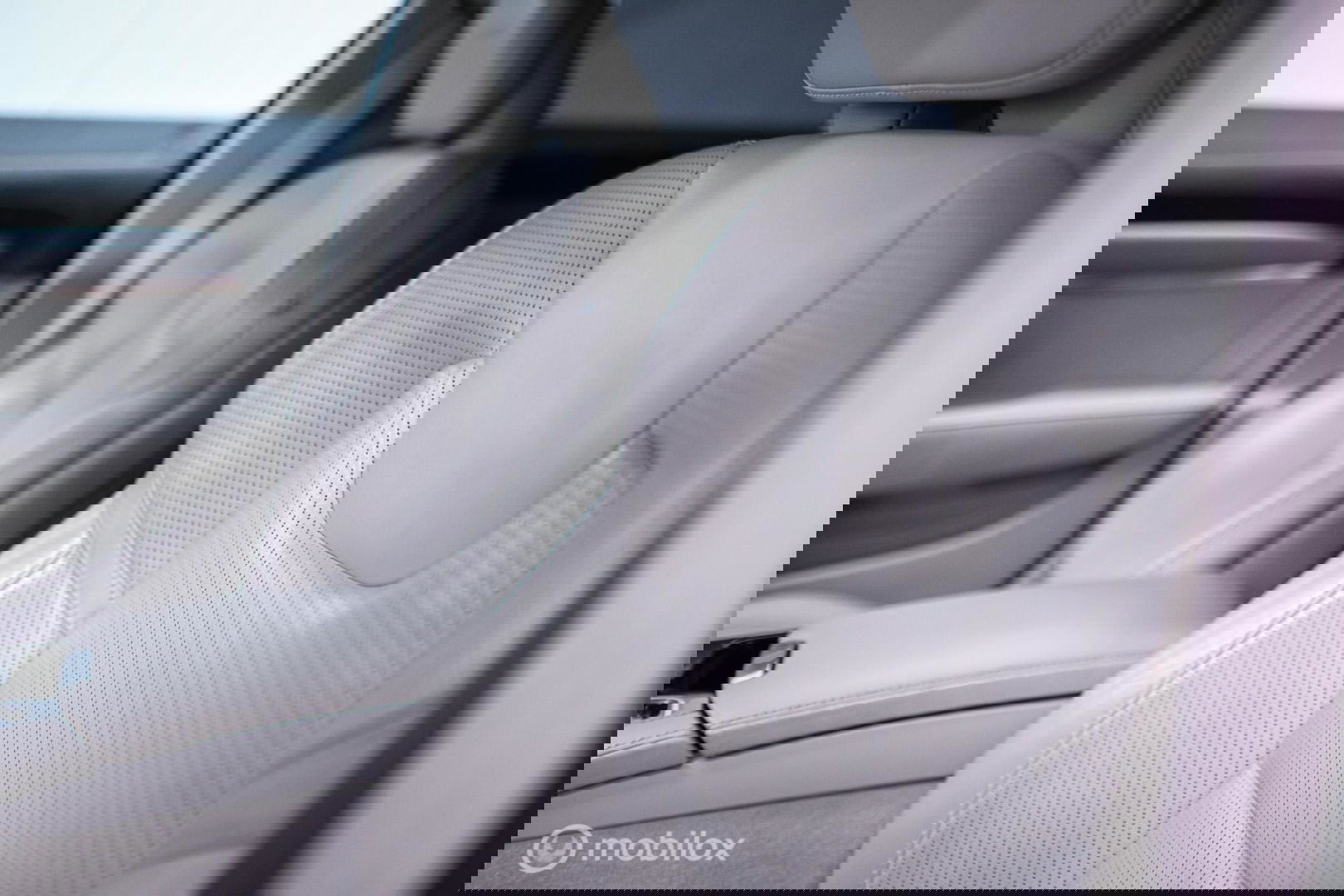 Volvo S90 2.0 T8 AWD Inscription | Luchtvering | B&W audio | Stoelkoeling | Trekhaak | NL auto NAP | 20 inch | Massage | rijklaar |