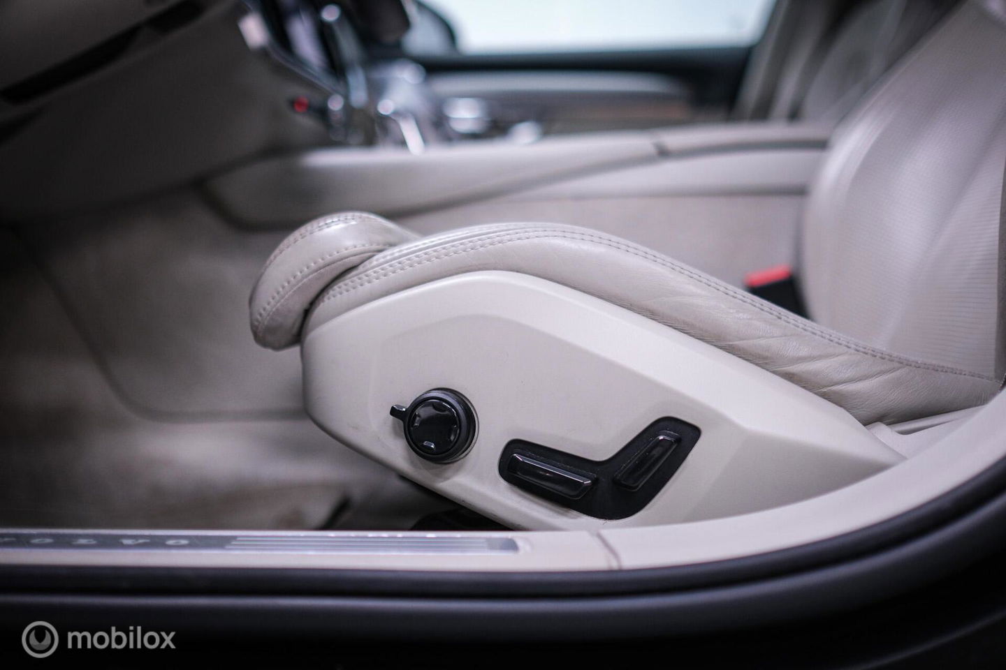 Volvo S90 2.0 T8 AWD Inscription | Luchtvering | B&W audio | Stoelkoeling | Trekhaak | NL auto NAP | 20 inch | Massage | rijklaar |