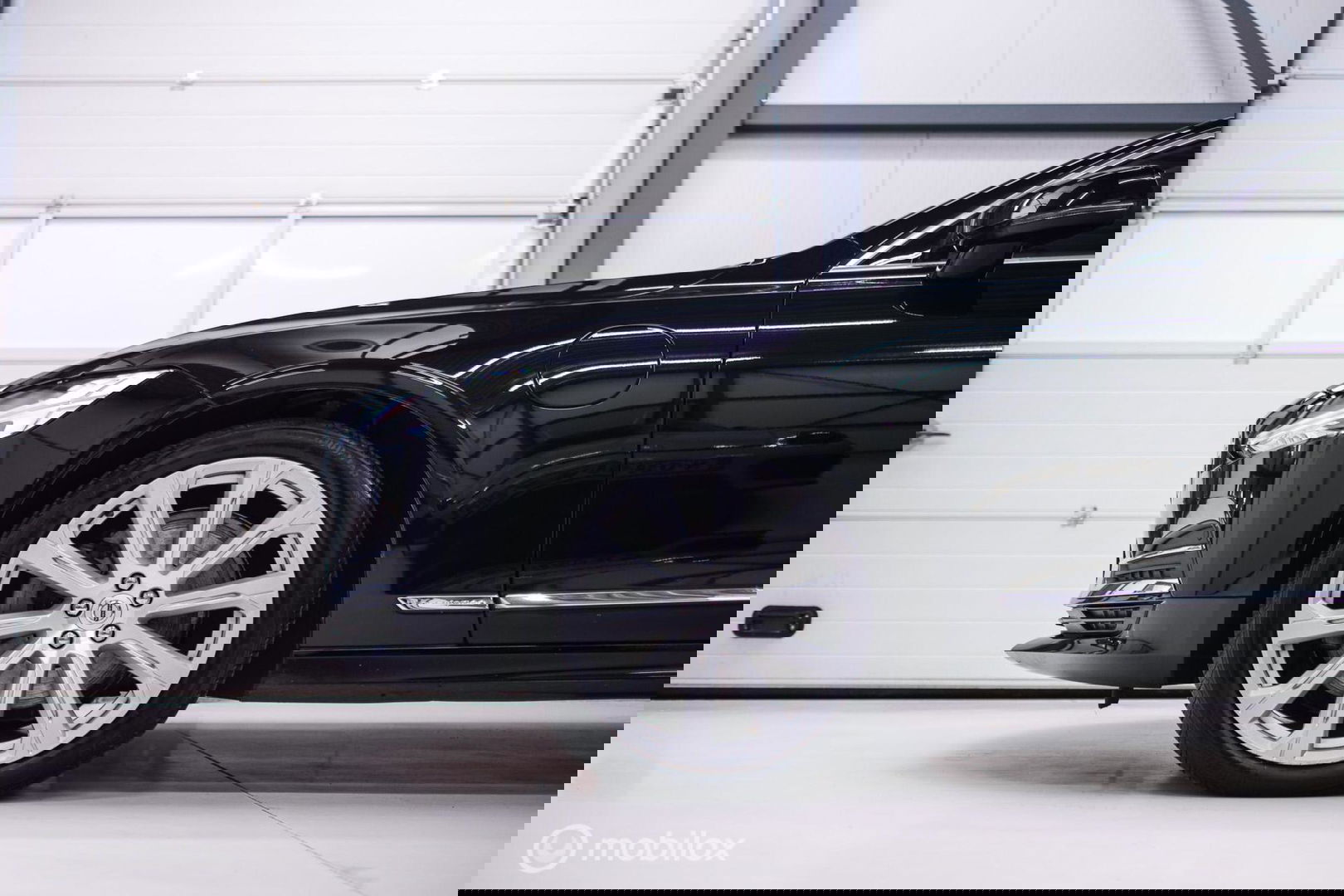 Volvo S90 2.0 T8 AWD Inscription | Luchtvering | B&W audio | Stoelkoeling | Trekhaak | NL auto NAP | 20 inch | Massage | rijklaar |