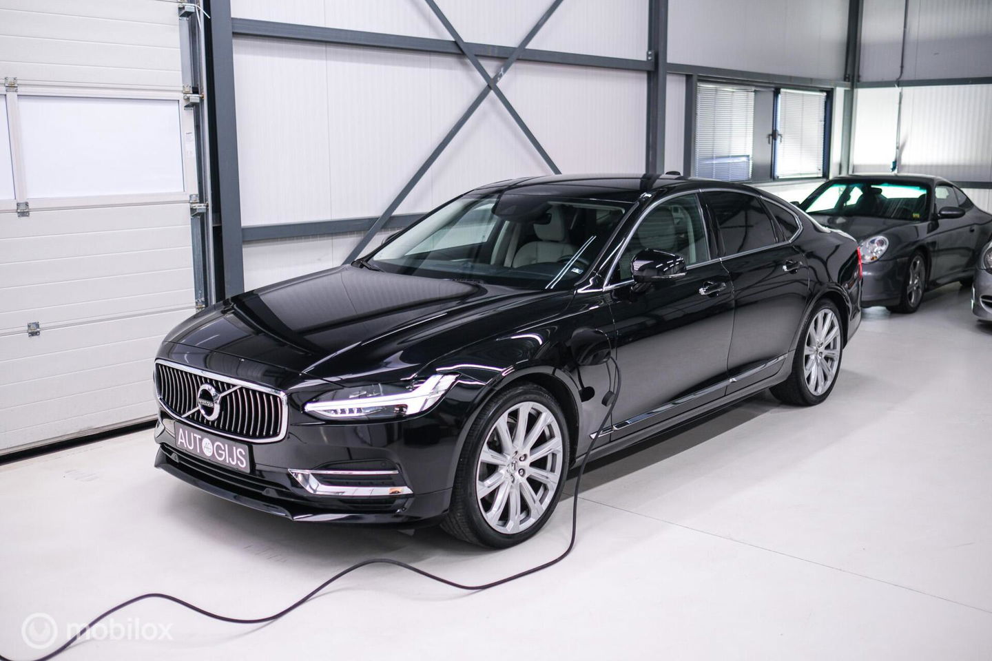 Volvo S90 2.0 T8 AWD Inscription | Luchtvering | B&W audio | Stoelkoeling | Trekhaak | NL auto NAP | 20 inch | Massage | rijklaar |