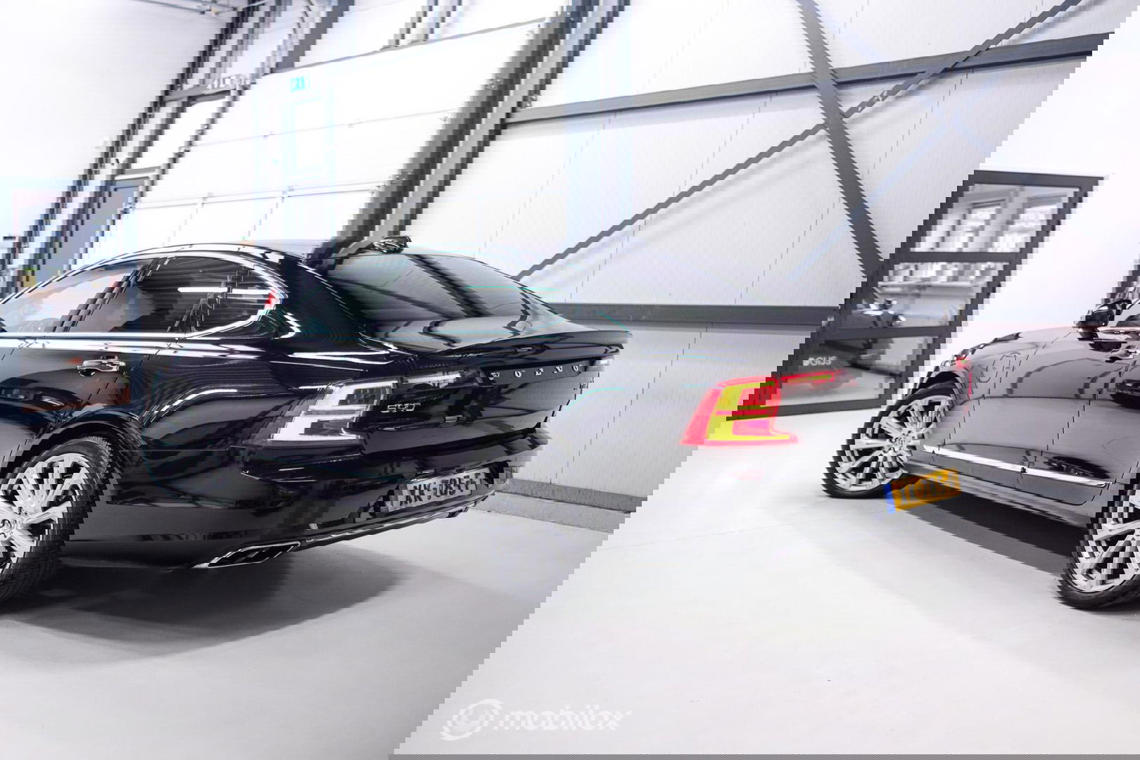 Volvo S90 2.0 T8 AWD Inscription | Luchtvering | B&W audio | Stoelkoeling | Trekhaak | NL auto NAP | 20 inch | Massage | rijklaar |