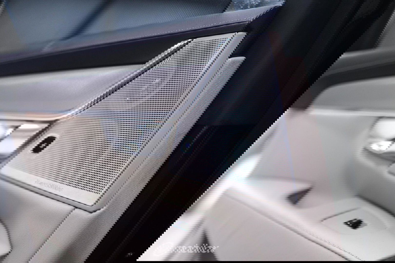 Volvo S90 2.0 T8 AWD Inscription | Luchtvering | B&W audio | Stoelkoeling | Trekhaak | NL auto NAP | 20 inch | Massage | rijklaar |