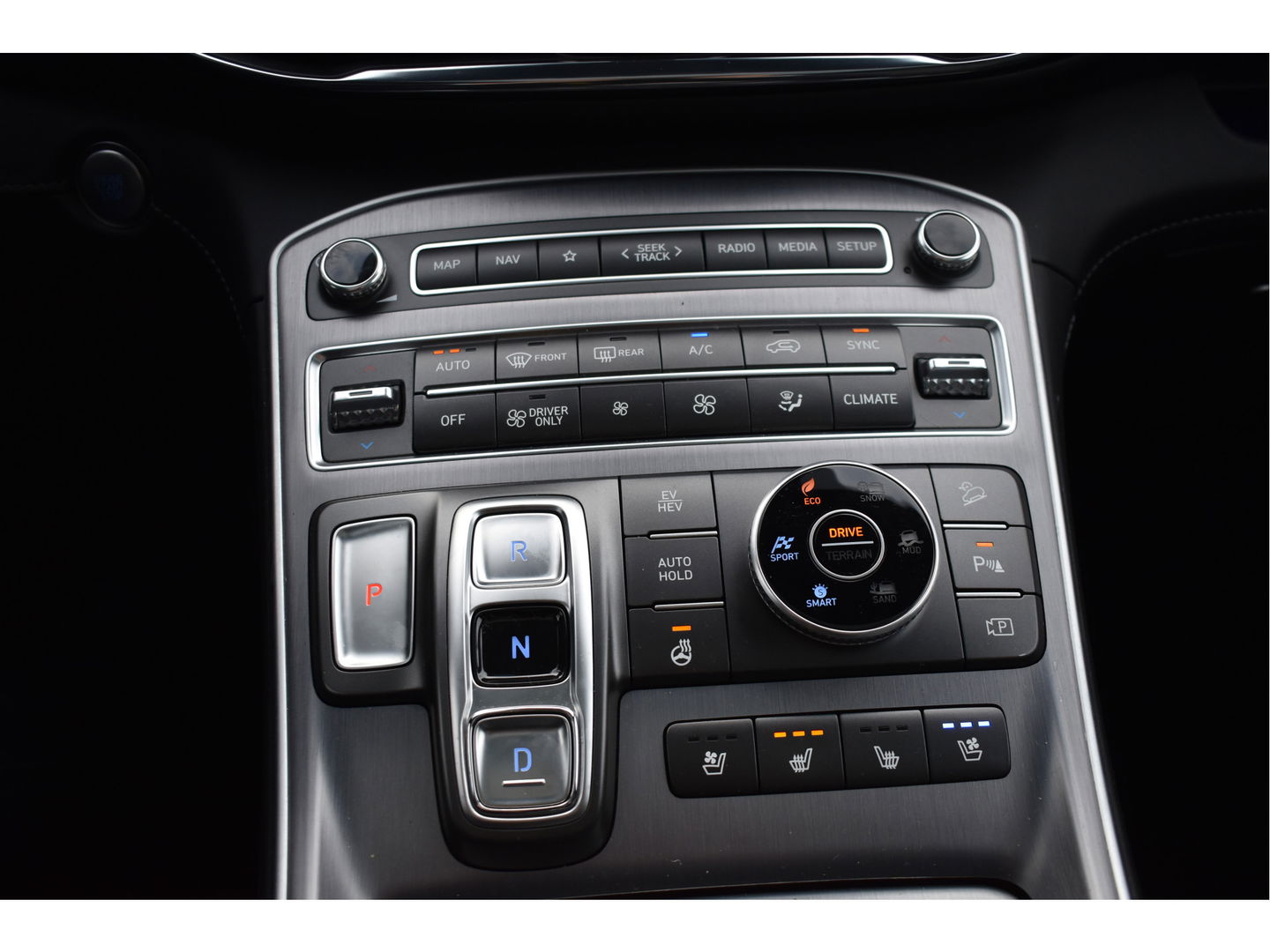 Hyundai Santa Fe 1.6 T-GDI PHEV Premium Plus Sky 265 pk | Zeer vol | Afn.trekhaak | Pano.dak | Keyless | HUD | Leder | Stoelventilatie | 360 gr.camera | Historie