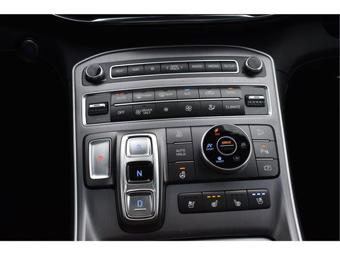 Hyundai Santa Fe 1.6 T-GDI PHEV Premium Plus Sky 265 pk | Zeer vol | Afn.trekhaak | Pano.dak | Keyless | HUD | Leder | Stoelventilatie | 360 gr.camera | Historie