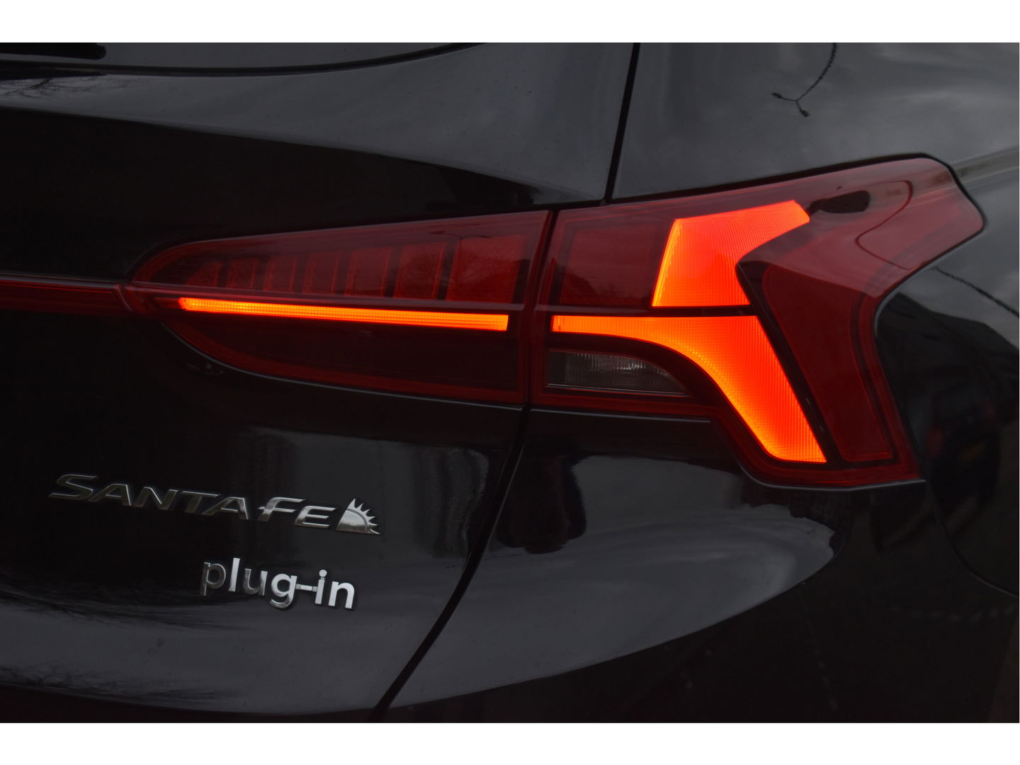 Hyundai Santa Fe 1.6 T-GDI PHEV Premium Plus Sky 265 pk | Zeer vol | Afn.trekhaak | Pano.dak | Keyless | HUD | Leder | Stoelventilatie | 360 gr.camera | Historie