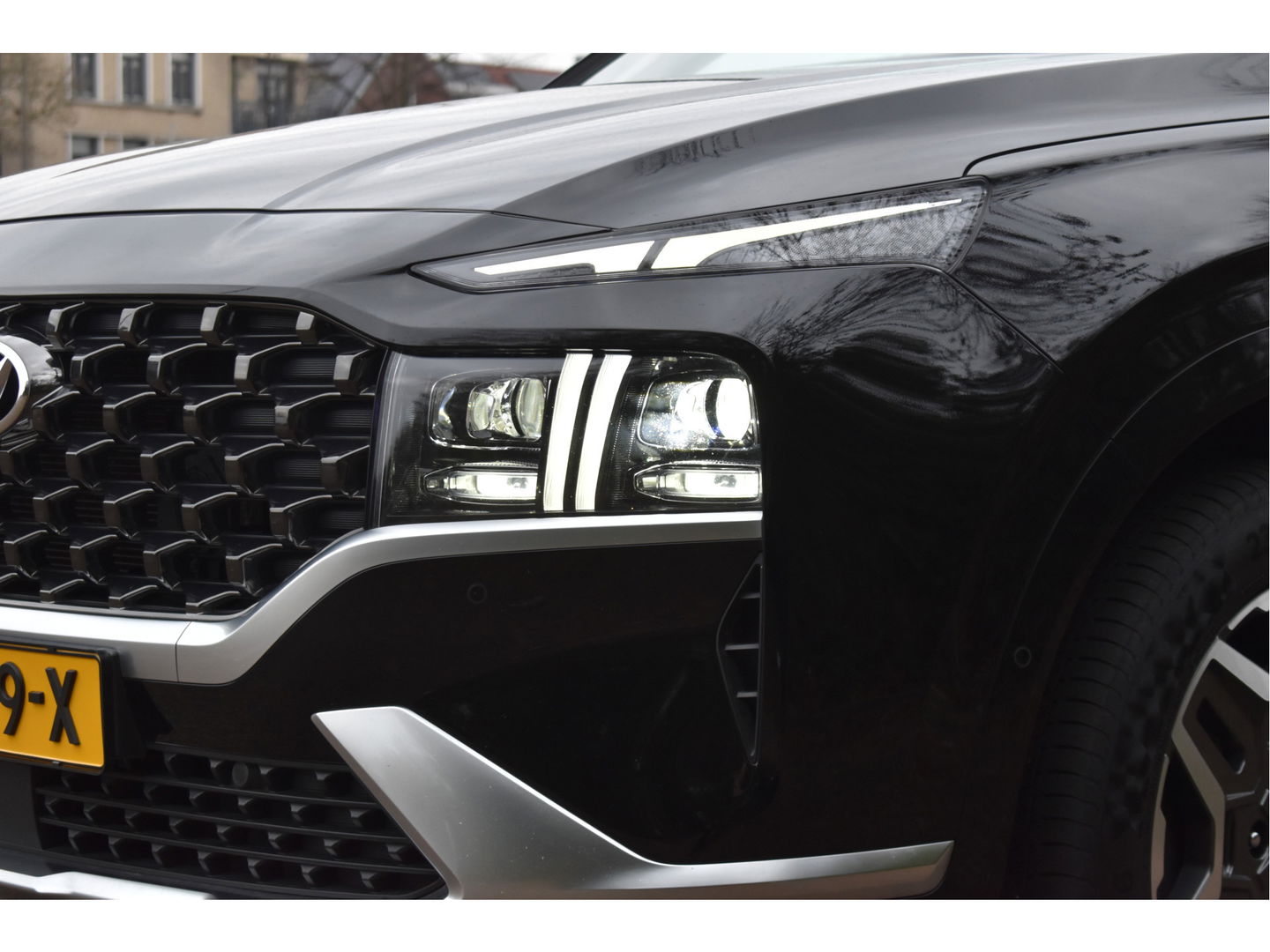 Hyundai Santa Fe 1.6 T-GDI PHEV Premium Plus Sky 265 pk | Zeer vol | Afn.trekhaak | Pano.dak | Keyless | HUD | Leder | Stoelventilatie | 360 gr.camera | Historie