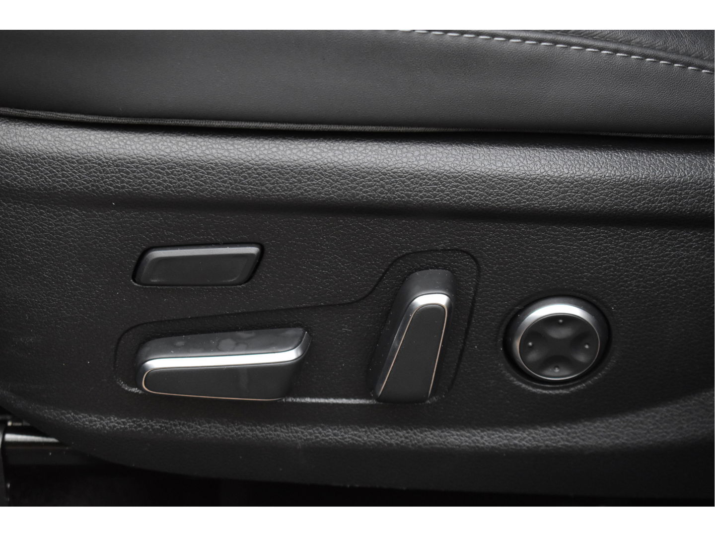 Hyundai Santa Fe 1.6 T-GDI PHEV Premium Plus Sky 265 pk | Zeer vol | Afn.trekhaak | Pano.dak | Keyless | HUD | Leder | Stoelventilatie | 360 gr.camera | Historie