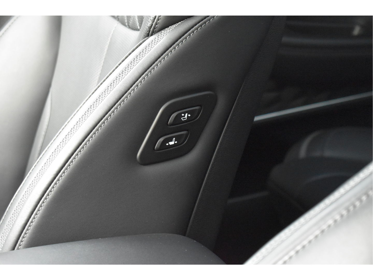 Hyundai Santa Fe 1.6 T-GDI PHEV Premium Plus Sky 265 pk | Zeer vol | Afn.trekhaak | Pano.dak | Keyless | HUD | Leder | Stoelventilatie | 360 gr.camera | Historie