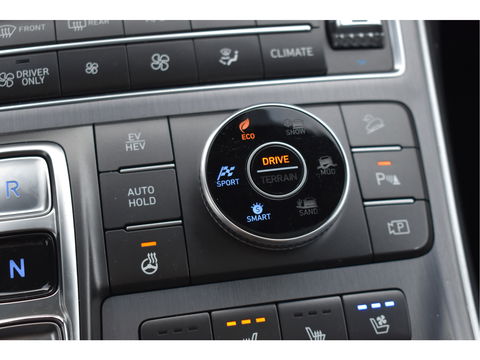 Hyundai Santa Fe 1.6 T-GDI PHEV Premium Plus Sky 265 pk | Zeer vol | Afn.trekhaak | Pano.dak | Keyless | HUD | Leder | Stoelventilatie | 360 gr.camera | Historie