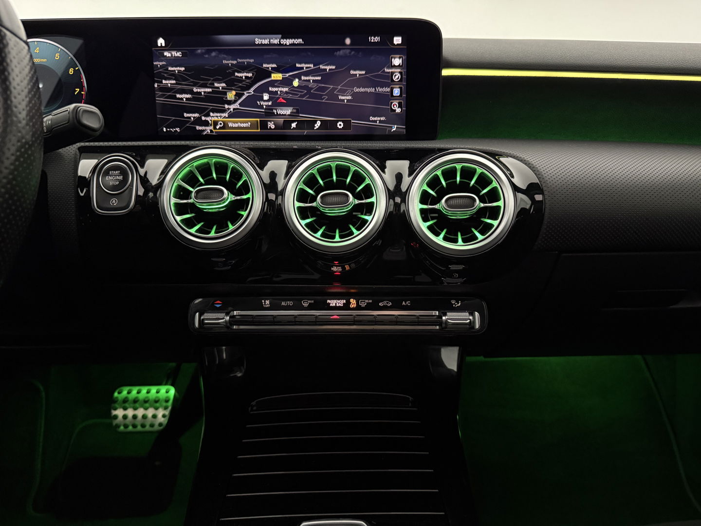 Mercedes-Benz A-Klasse 180 AMG | Pano | Sfeer | Virtual | Stoelverw. | Carplay | Cruise | Parkeersens.