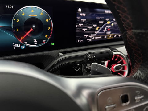 Mercedes-Benz A-Klasse 180 AMG | Pano | Sfeer | Virtual | Stoelverw. | Carplay | Cruise | Parkeersens.