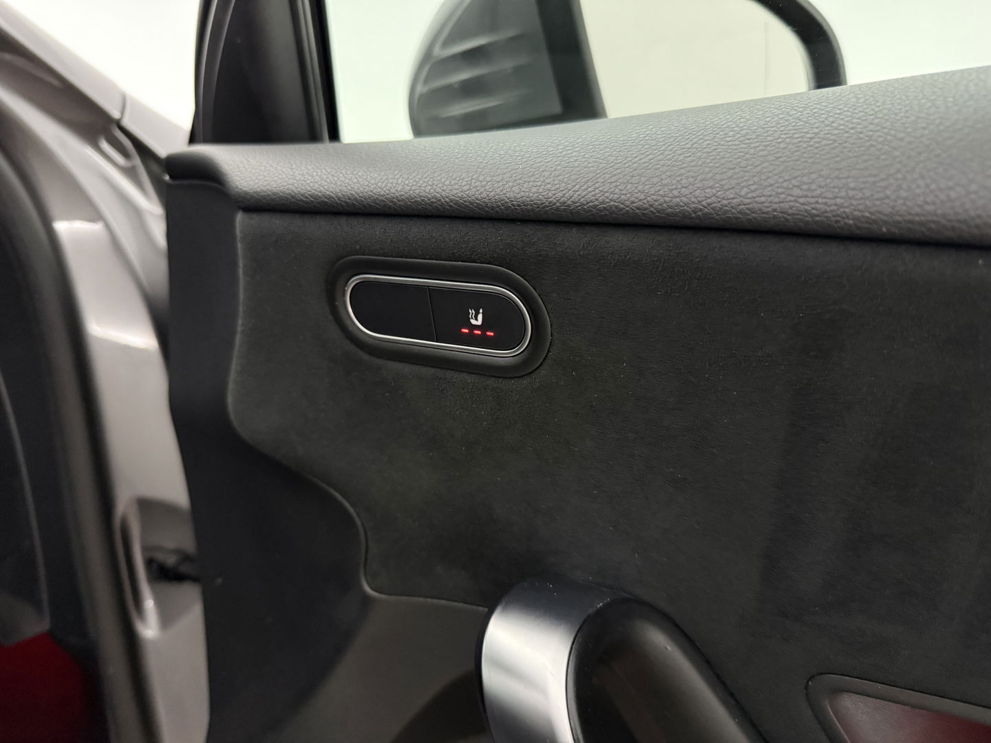 Mercedes-Benz A-Klasse 180 AMG | Pano | Sfeer | Virtual | Stoelverw. | Carplay | Cruise | Parkeersens.