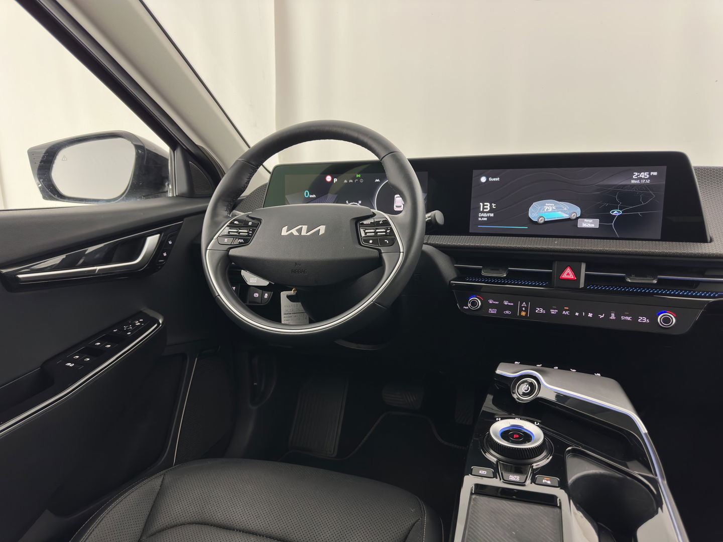 Kia Ev6 Plus 77.4 kWh [ 3-Fase ] (INCL-BTW) Aut. *LUXURY-LEATHER | ADAPTIVE-CRUISE | WIDE-SCREEN-DIGI-COCKPIT | MERIDIAN-AUDIO | MEMORY-PACK | FULL-LED | KEYLESS | CAMERA | DAB | BLIND-SPOT | NAVI-FULLMAP | 19''ALU*