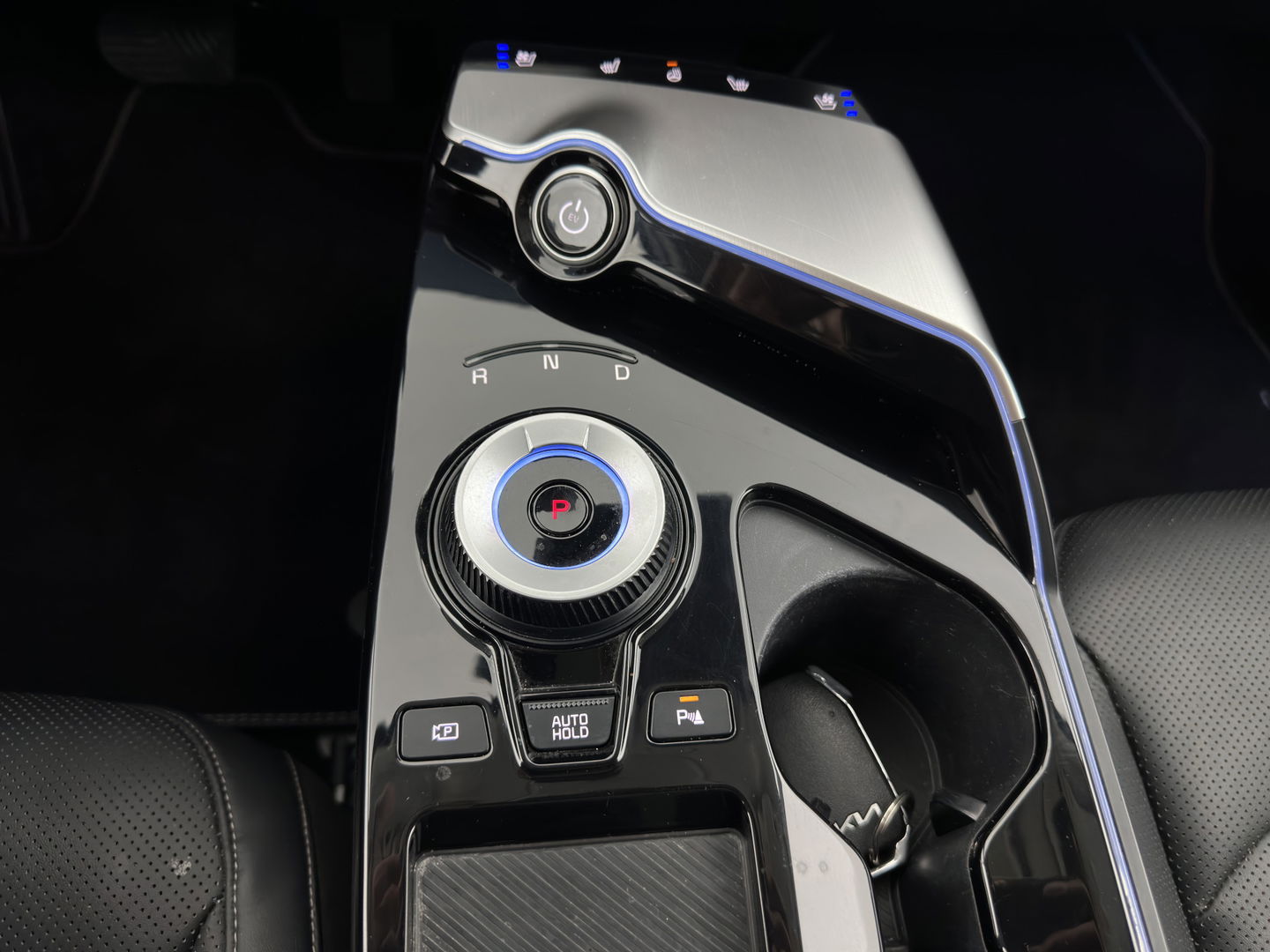 Kia Ev6 Plus 77.4 kWh [ 3-Fase ] (INCL-BTW) Aut. *LUXURY-LEATHER | ADAPTIVE-CRUISE | WIDE-SCREEN-DIGI-COCKPIT | MERIDIAN-AUDIO | MEMORY-PACK | FULL-LED | KEYLESS | CAMERA | DAB | BLIND-SPOT | NAVI-FULLMAP | 19''ALU*