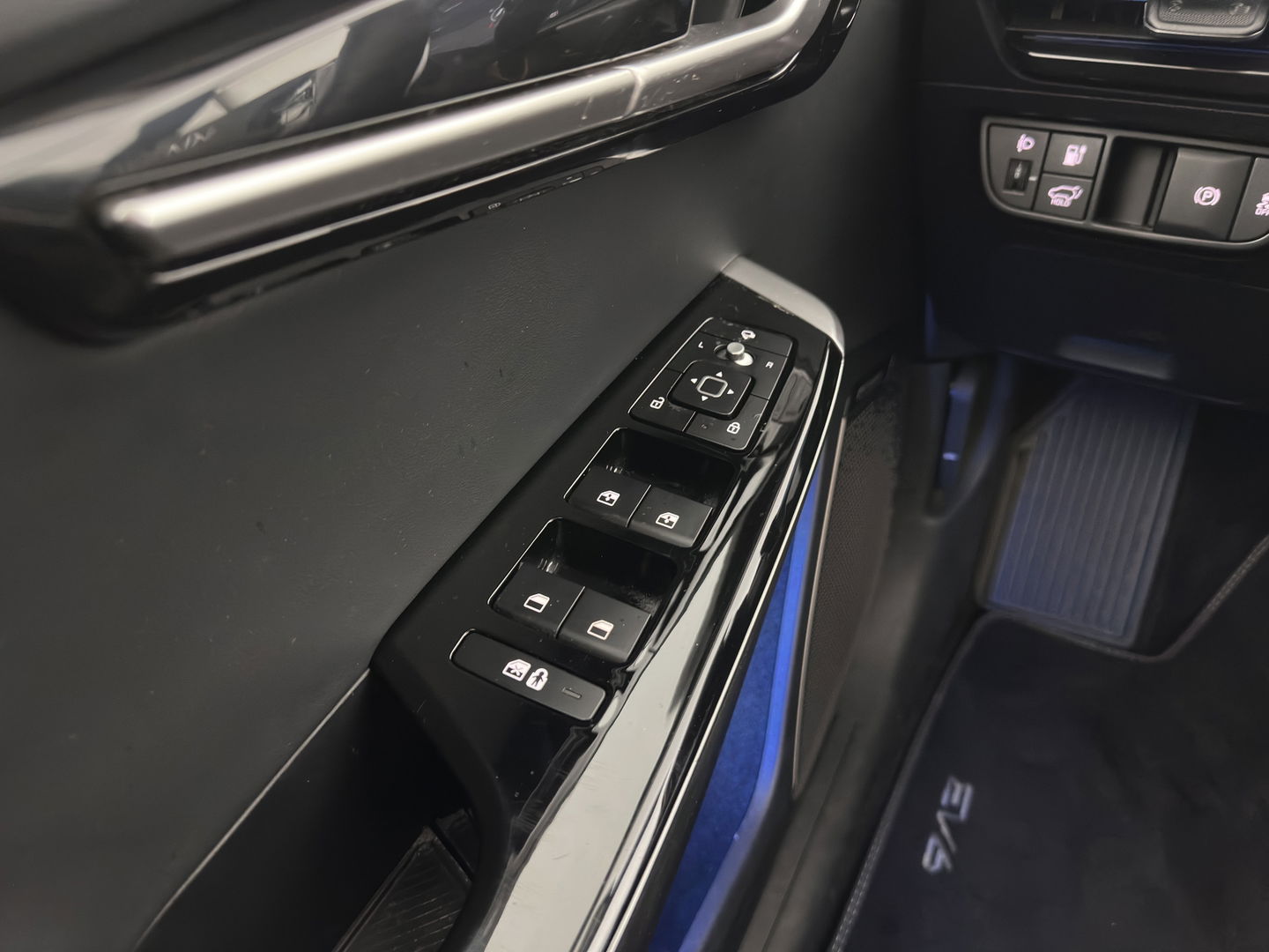 Kia Ev6 Plus 77.4 kWh [ 3-Fase ] (INCL-BTW) Aut. *LUXURY-LEATHER | ADAPTIVE-CRUISE | WIDE-SCREEN-DIGI-COCKPIT | MERIDIAN-AUDIO | MEMORY-PACK | FULL-LED | KEYLESS | CAMERA | DAB | BLIND-SPOT | NAVI-FULLMAP | 19''ALU*