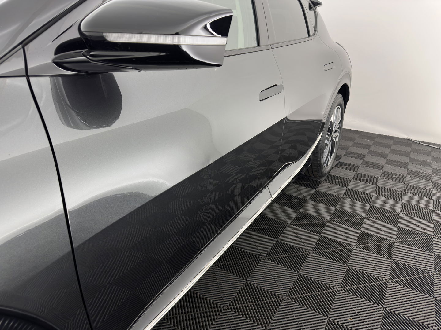 Kia Ev6 Plus 77.4 kWh [ 3-Fase ] (INCL-BTW) Aut. *LEATHER | ADAPTIVE-CRUISE | DIGI-COCKPIT | MERIDIAN-AUDIO | MEMORY-PACK | FULL-LED | KEYLESS | CAMERA | DAB | BLIND-SPOT | NAVI-FULLMAP | PRIVACY-GLASS | AMBIENT-LIGHT | ...